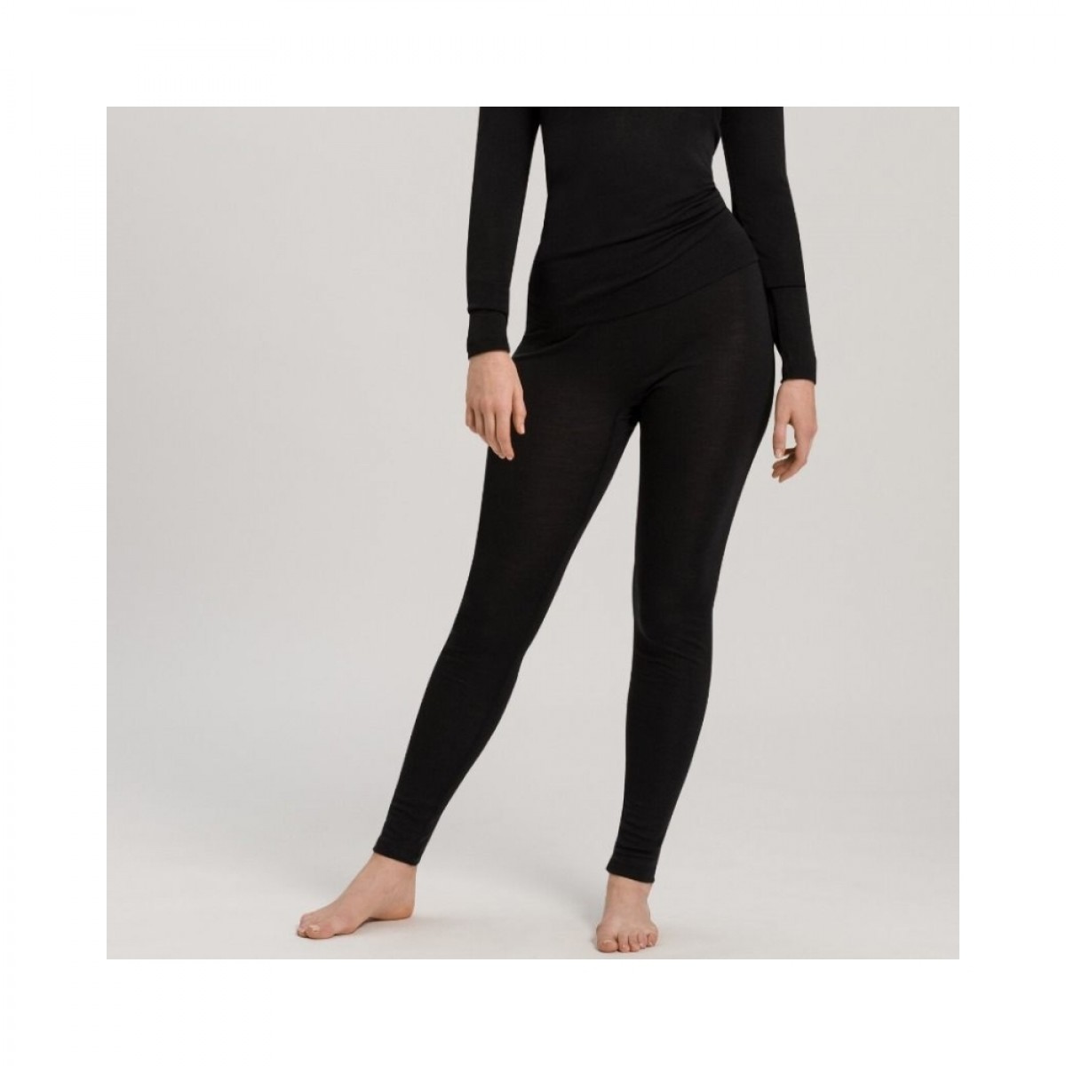 woolen silk leggins - black - model front