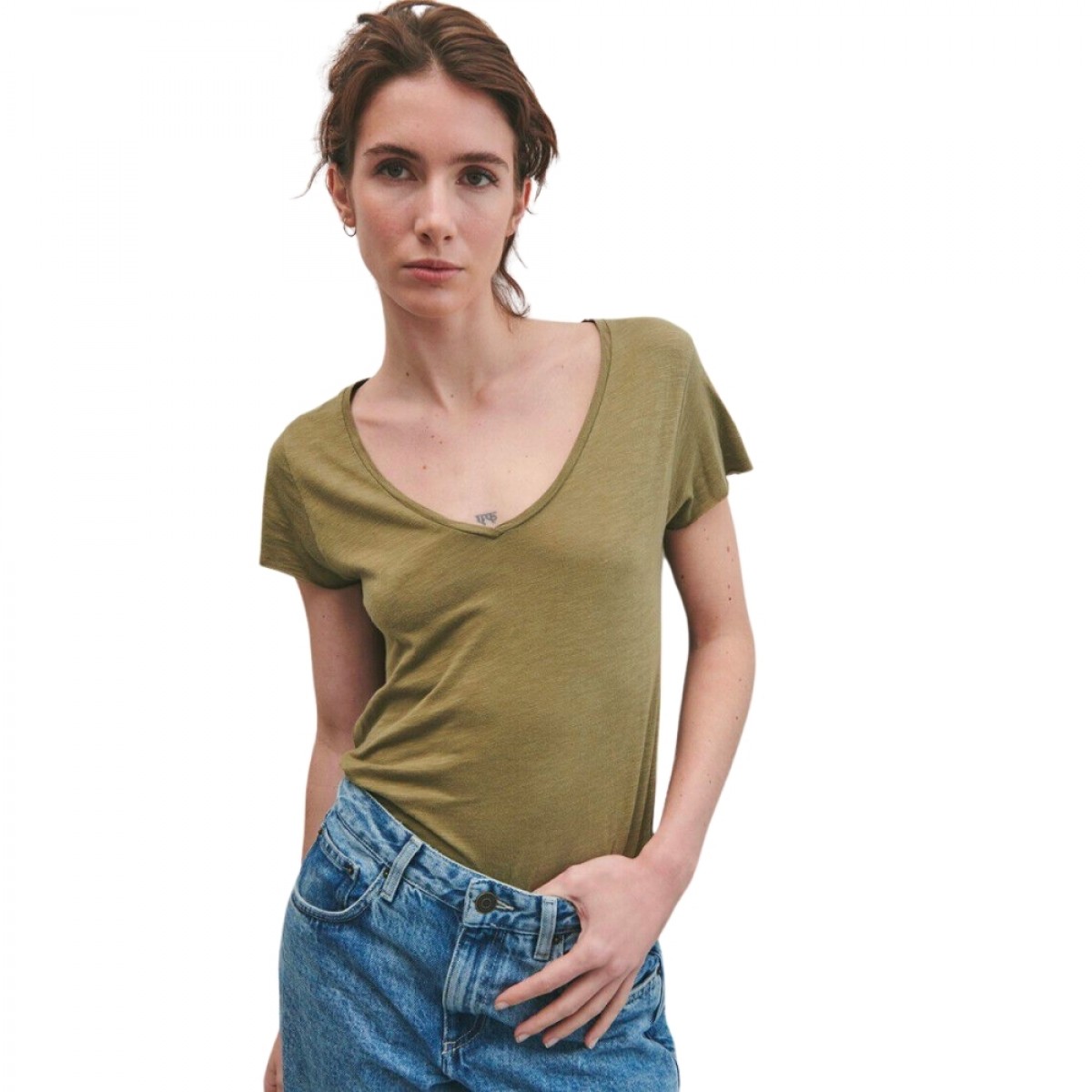 jacksonville t-shirt - vintage olive - model look