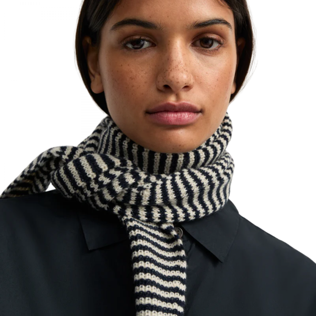 aiayu know scarf mix - black blue - model front