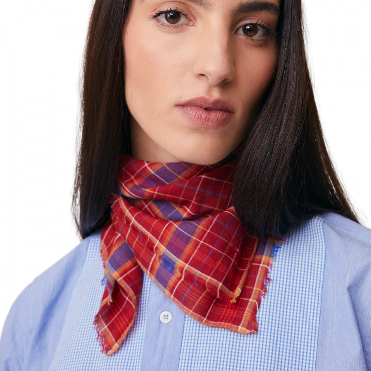moismont scarf alpha no 844 velvet - red - model front