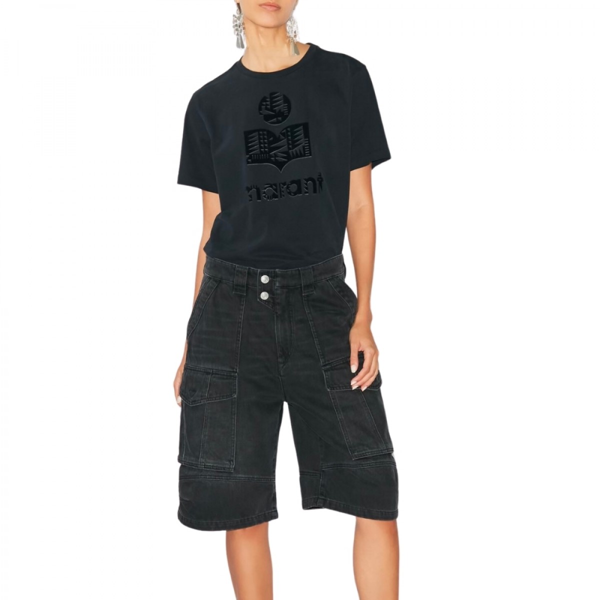 zewel t-shirt - black -model look
