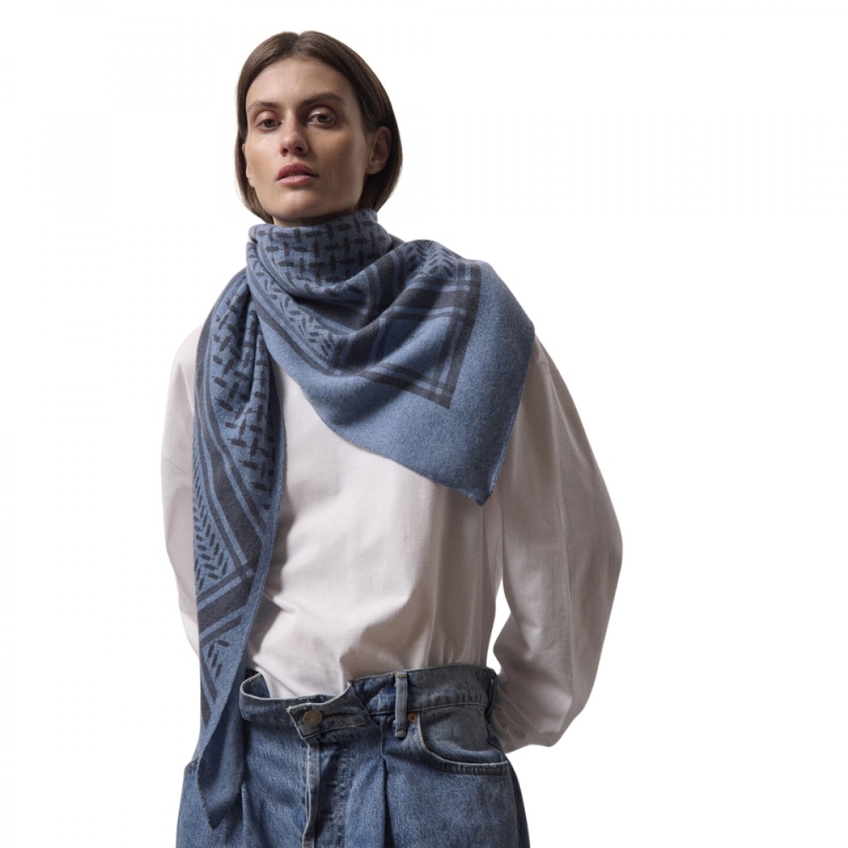 triangle trinity - vela antracite - model front