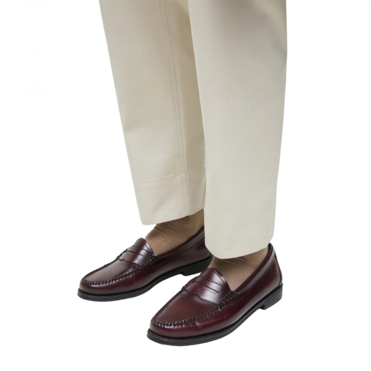 silk socks - oyster - model front