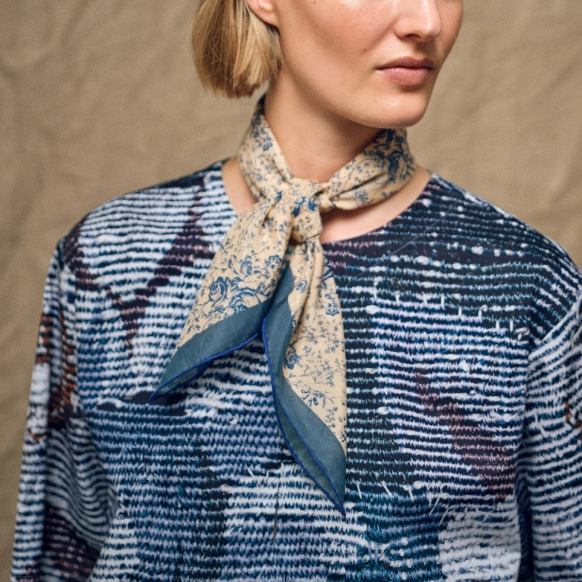 light blue flower toile scarf - blue - model front