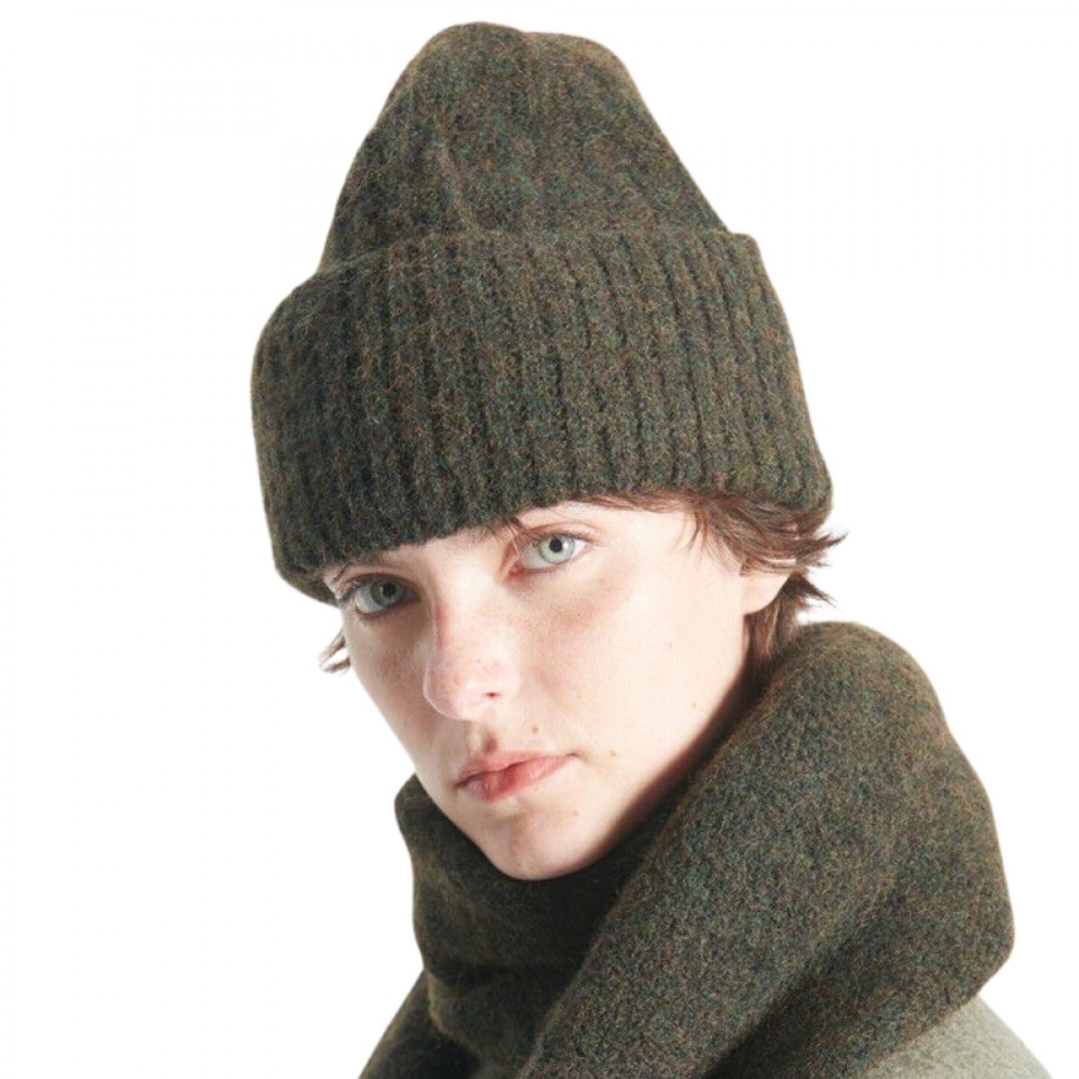 beanie east - spruce melange - model front