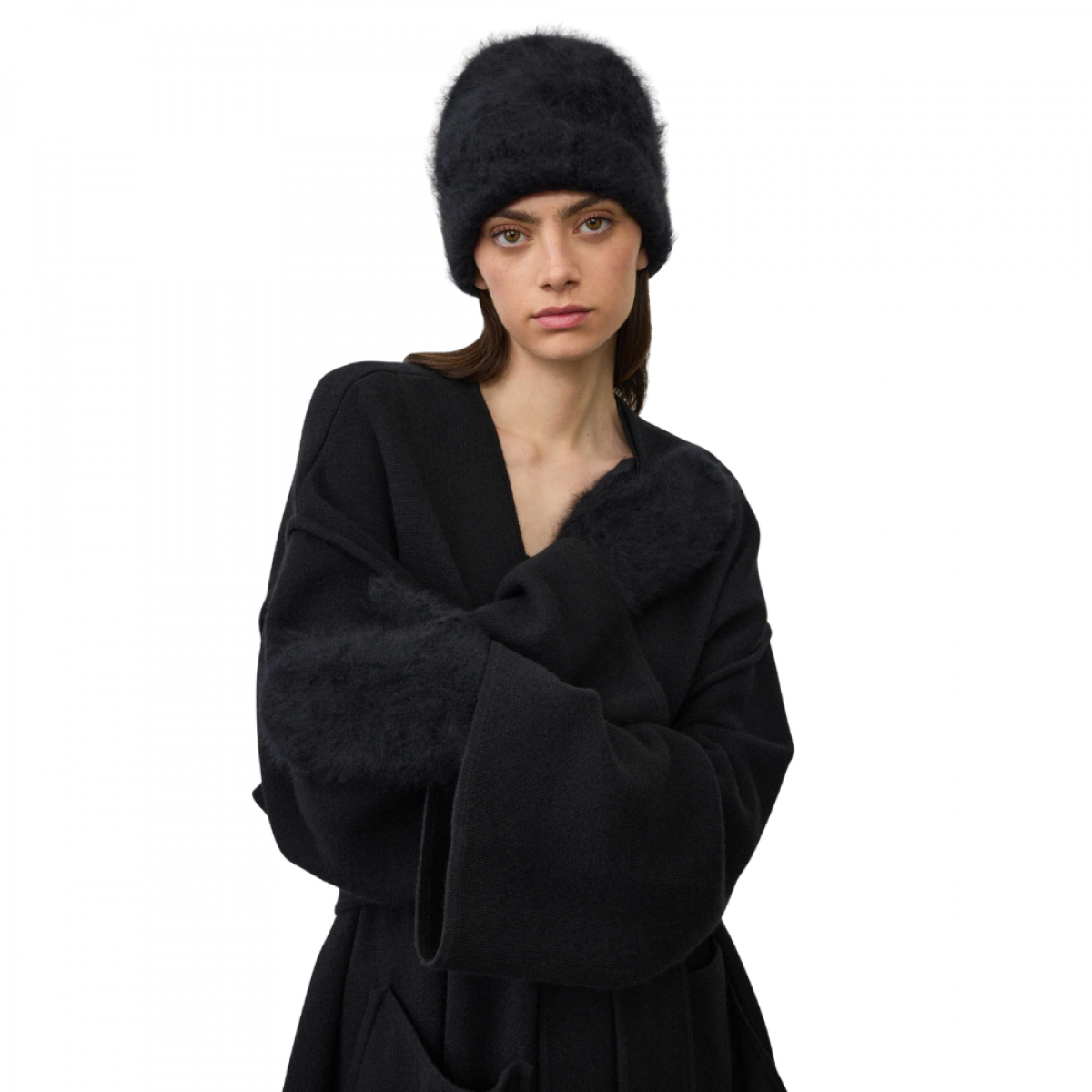 lisa yang brushed mittens - black - model front