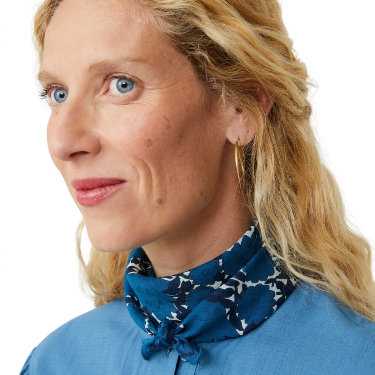 moismont ajmer no 791 scarf - indigo - model front