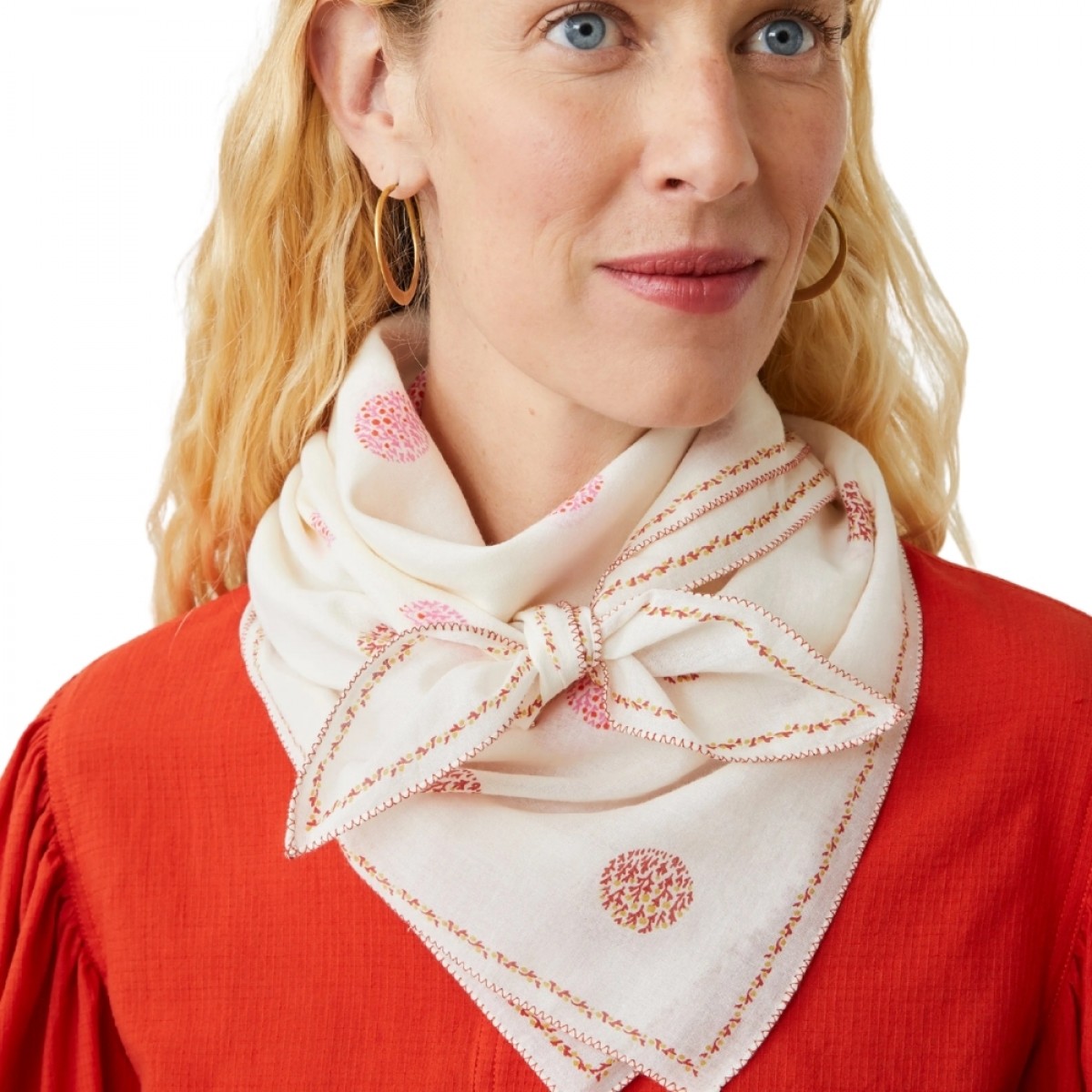 moismont pearl no 820 scarf - letter