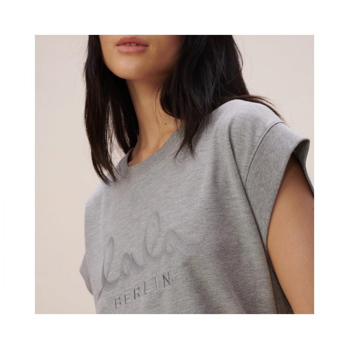 celina t-shirt - grey melange - model logo