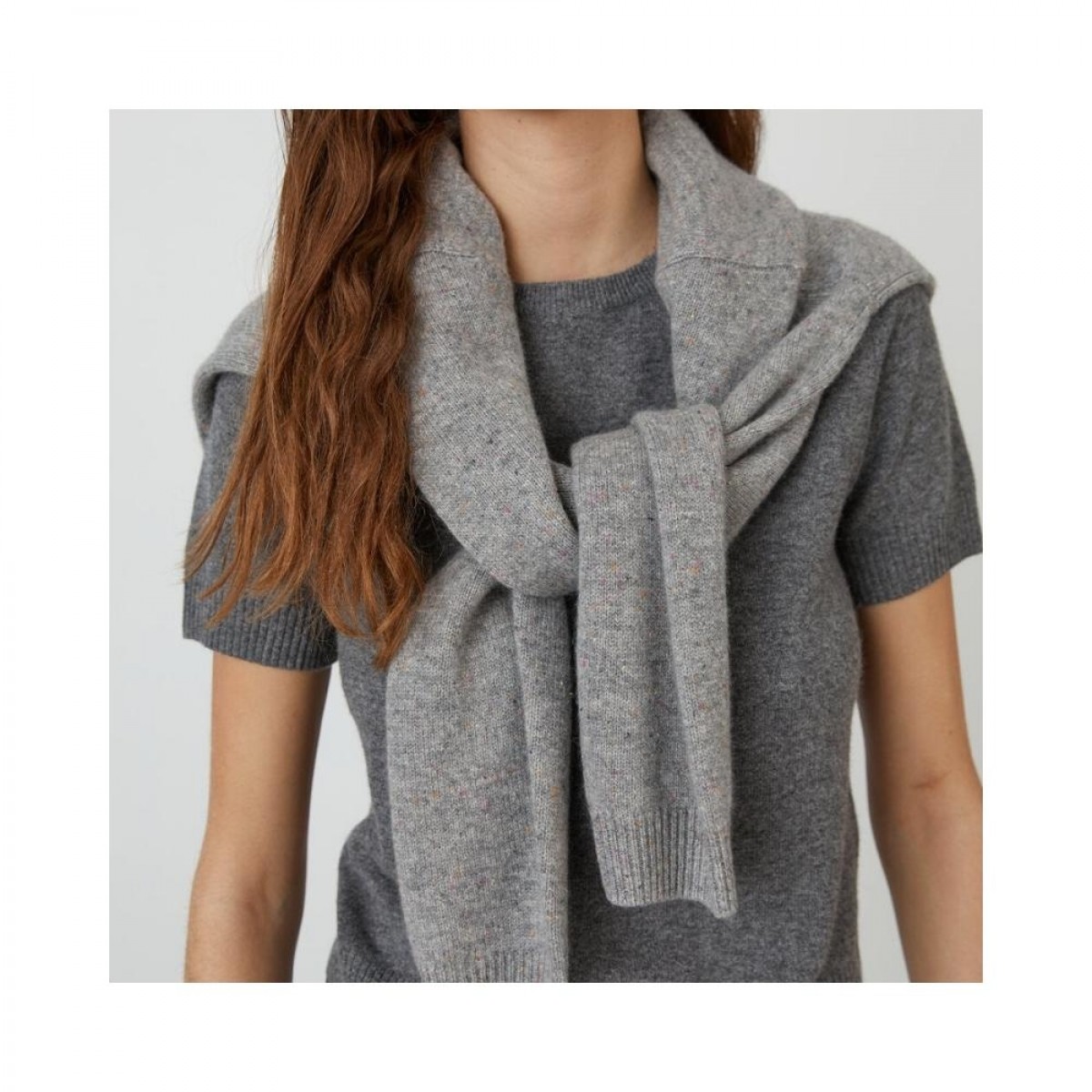womens blouse - heather grey - model detalje