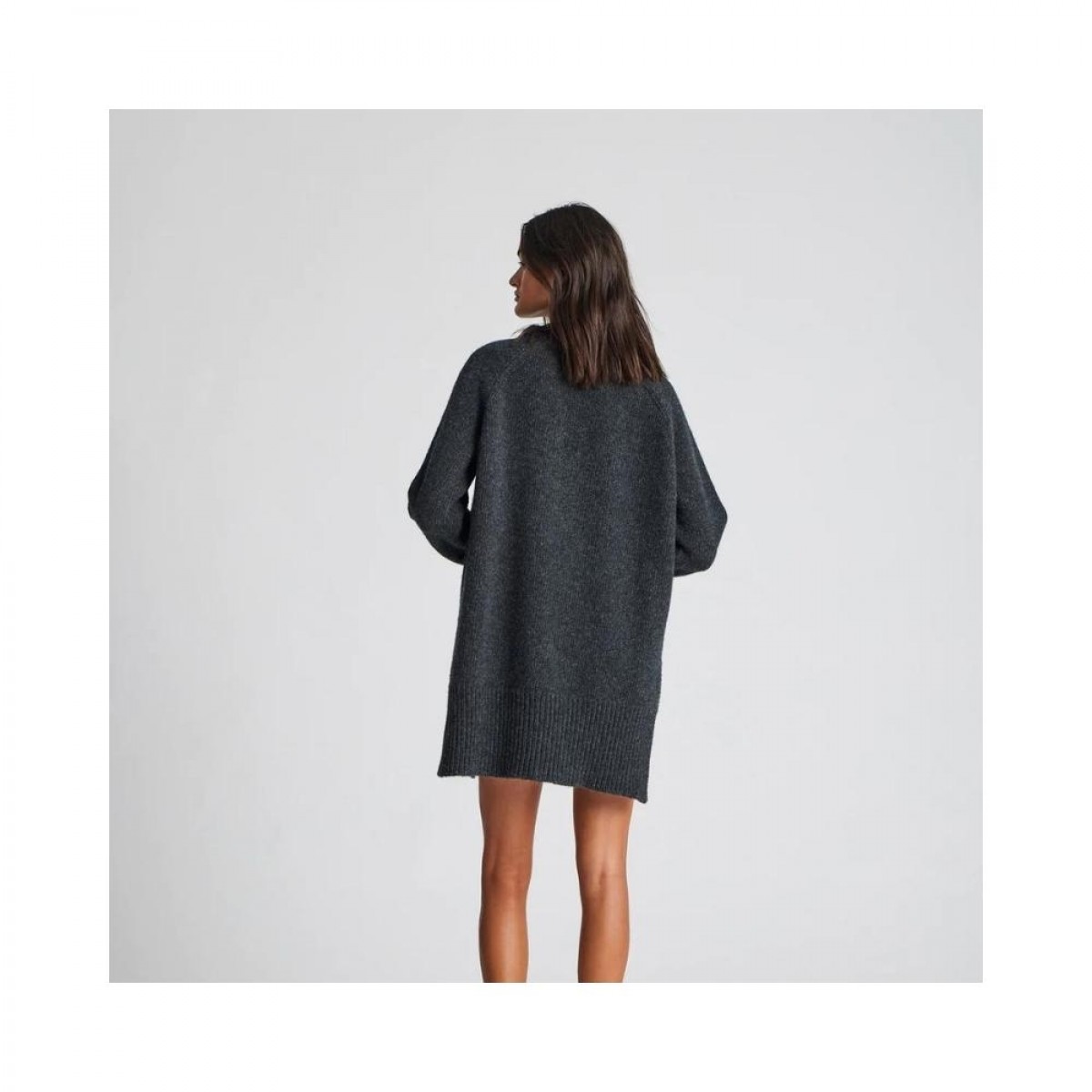 rossalina lambswool knit - dark grey - model bagfra