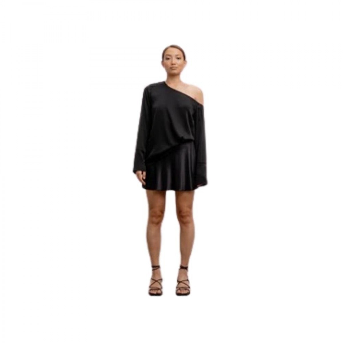 hana short skirt - black - model front
