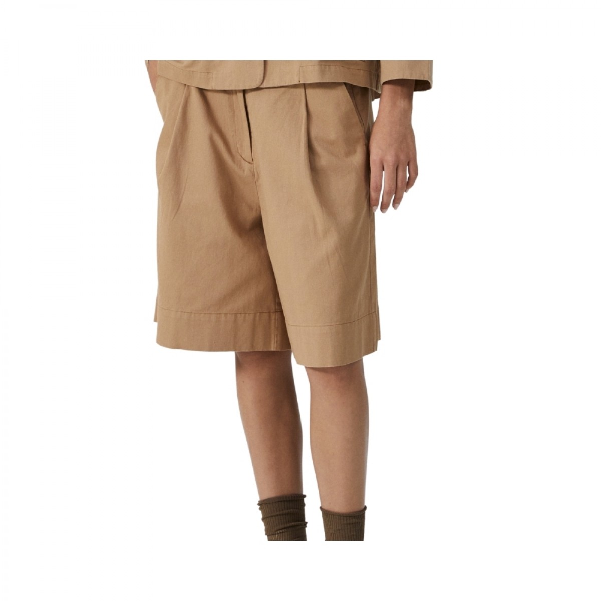willy shorts - caramel - model front