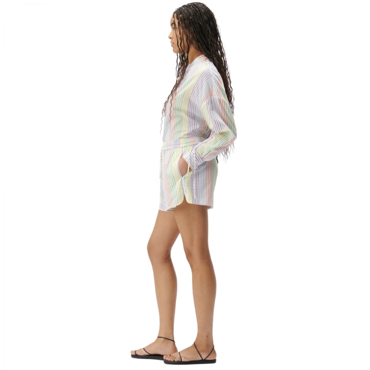 blouse birk - multico stripe - model fra siden 