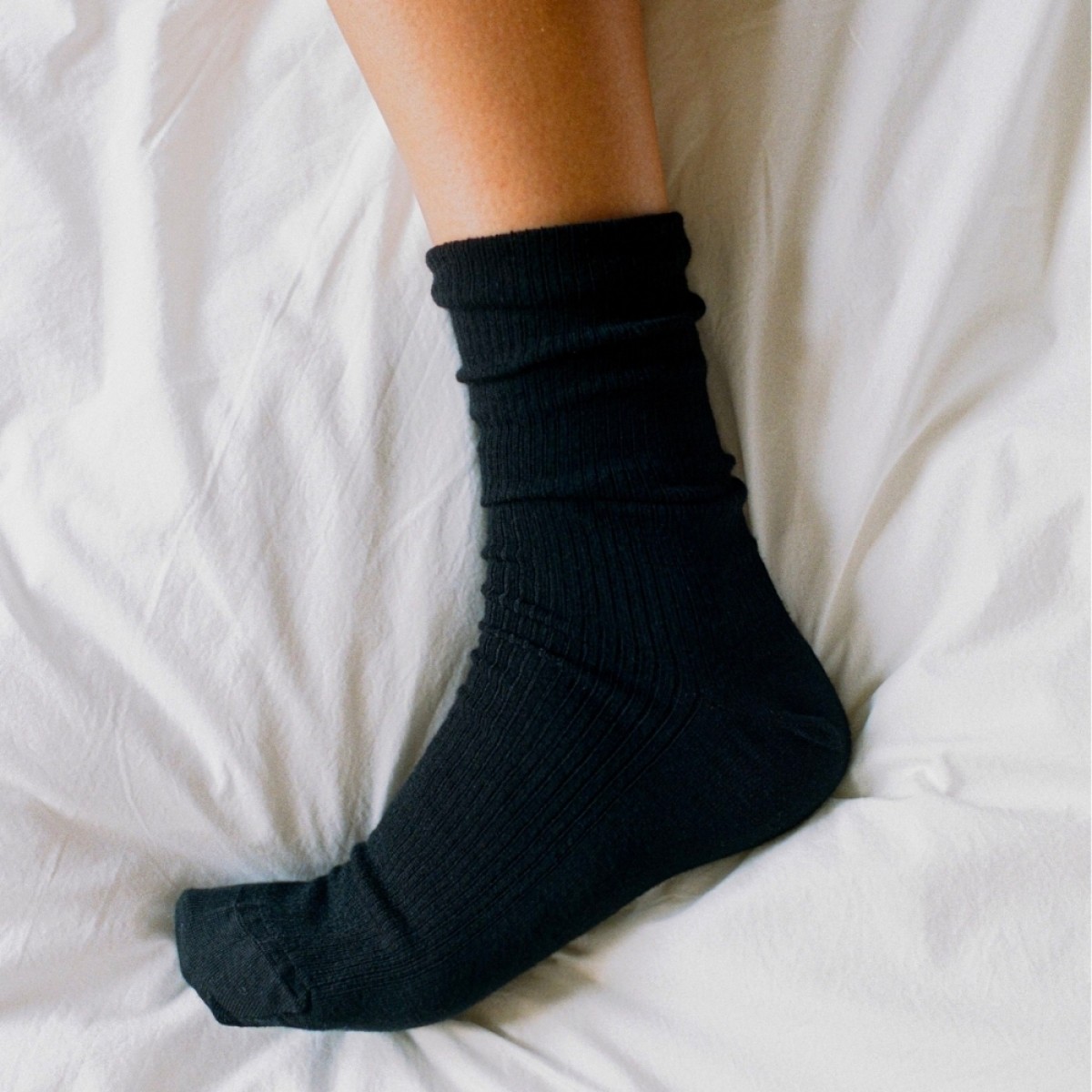 wool rib socks - black - model billede