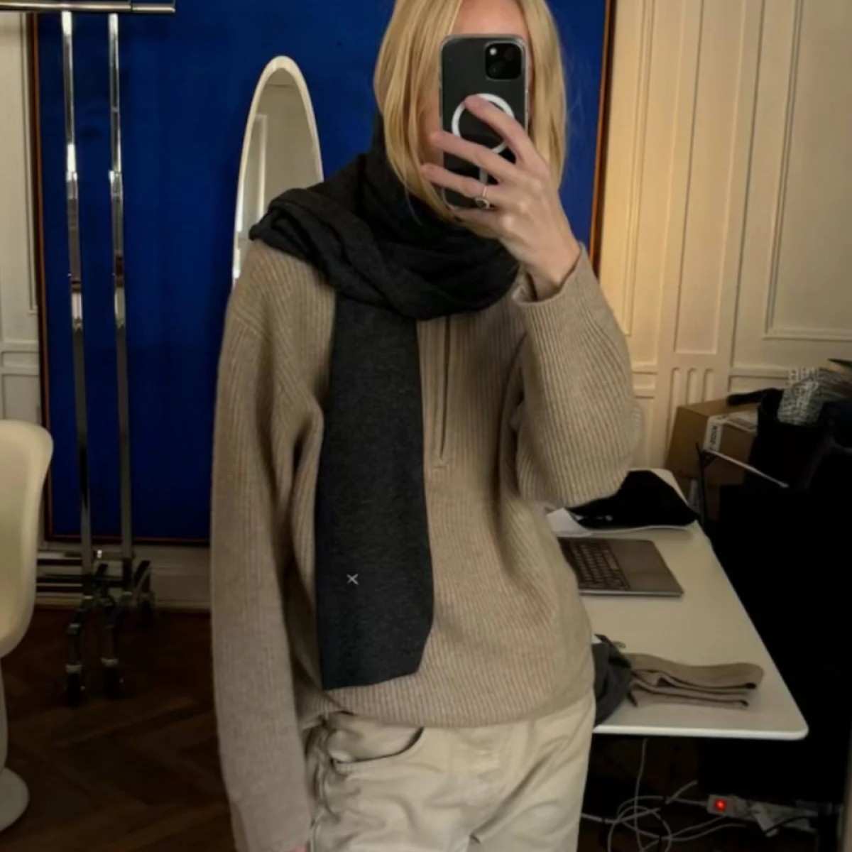 cashmere scarf - dark grey - look