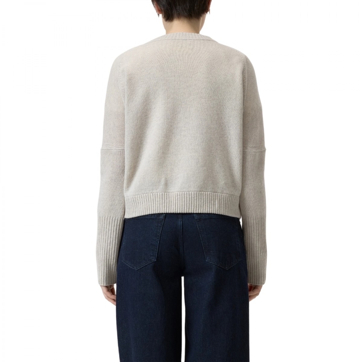 closed crew neck cropped - stone beige - model ryg