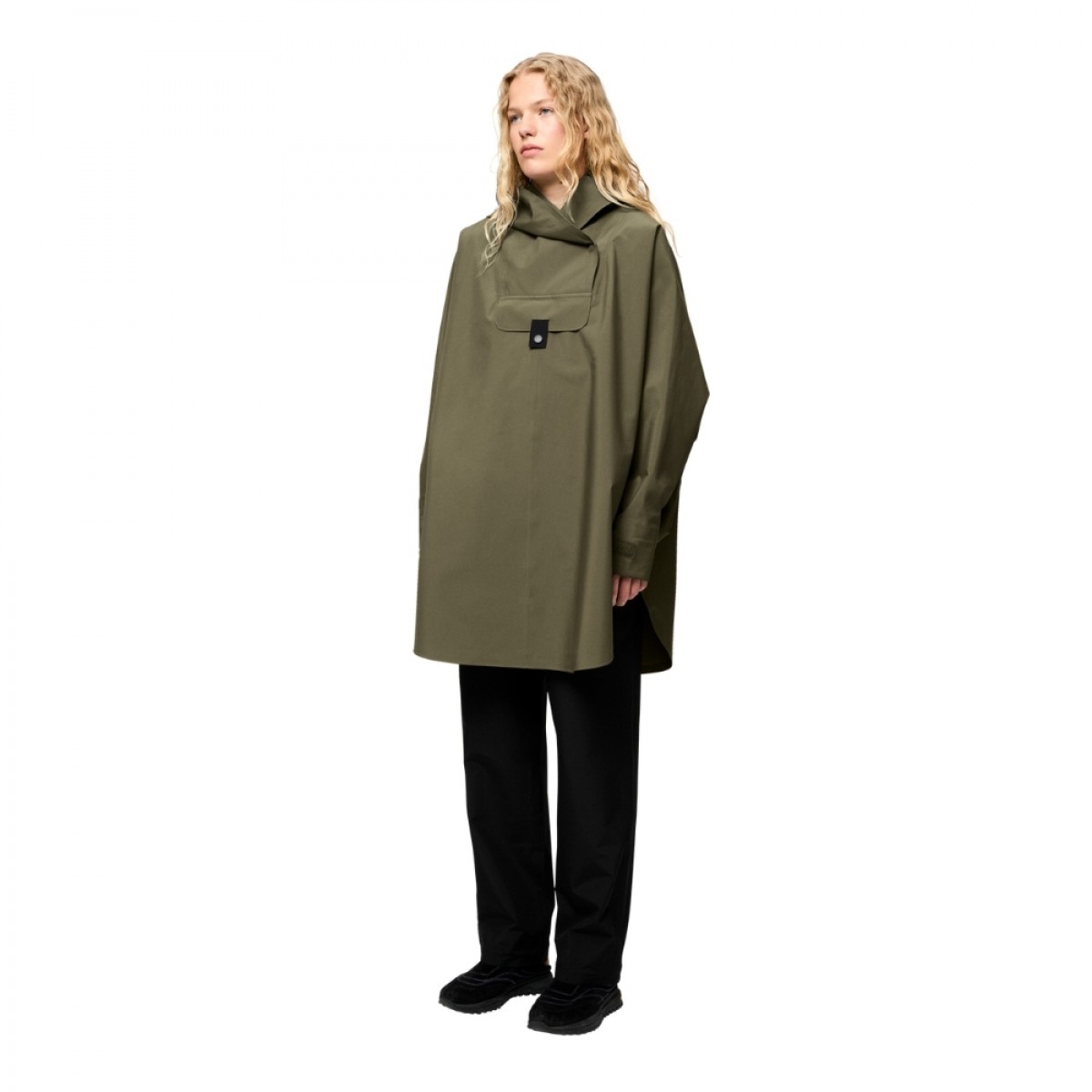 bergen poncho - grape leaf - model front