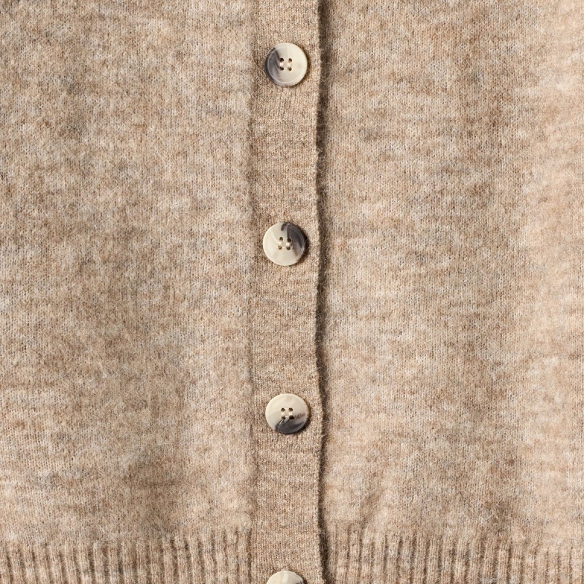 basic cardigan o-neck - light sand - front - knapper