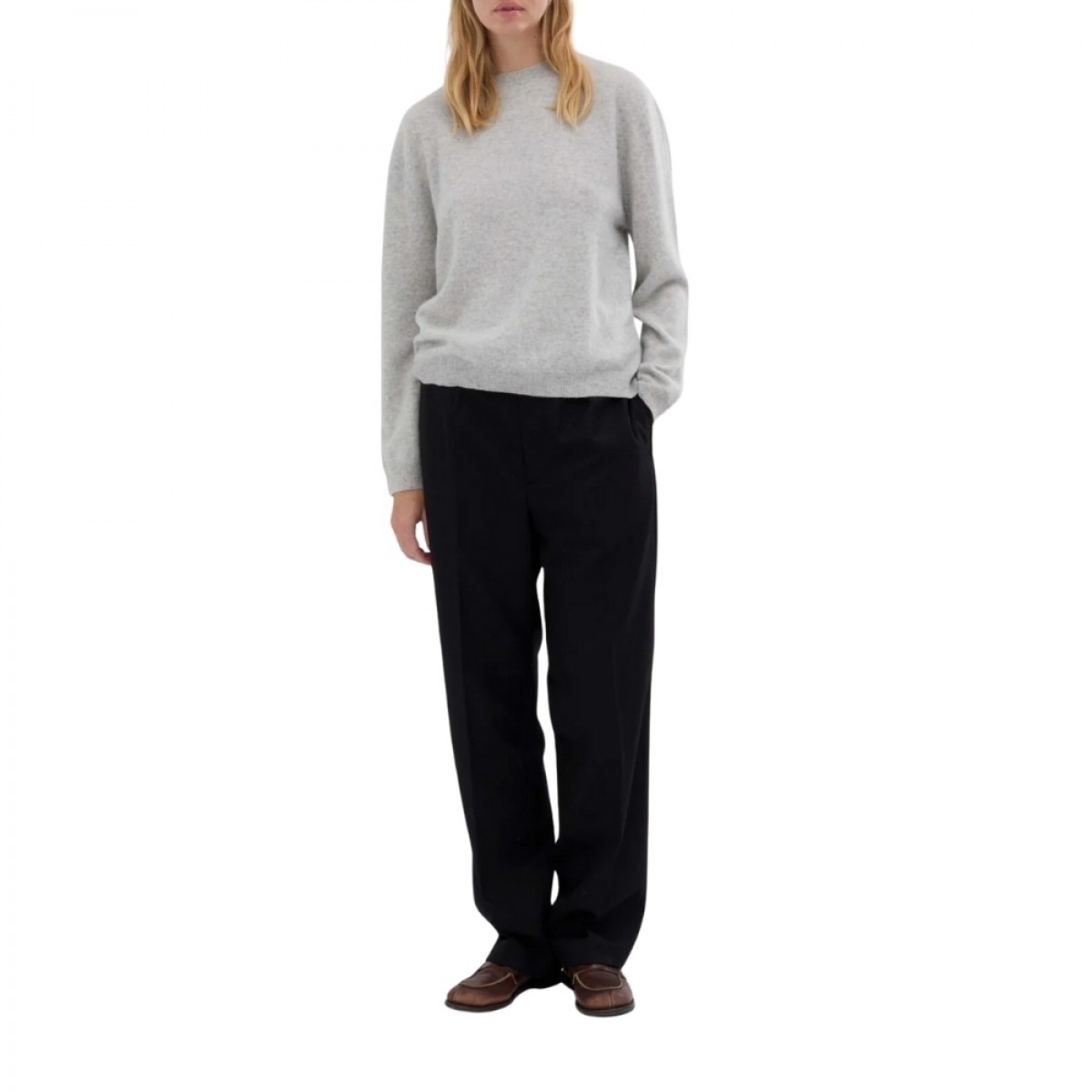 women's oversized roundneck - ash grey - model look 