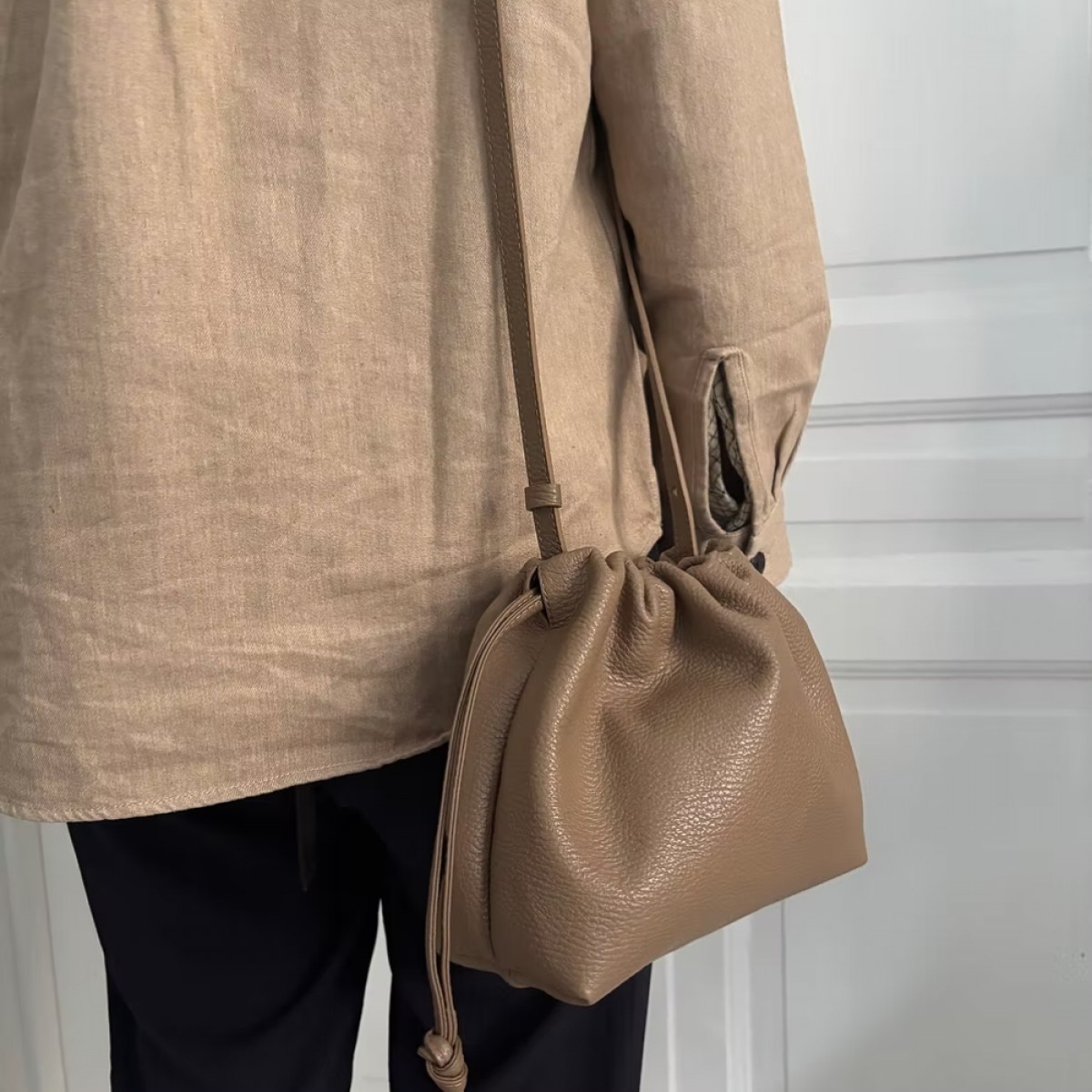 eva bag medium - taupe - model ryg