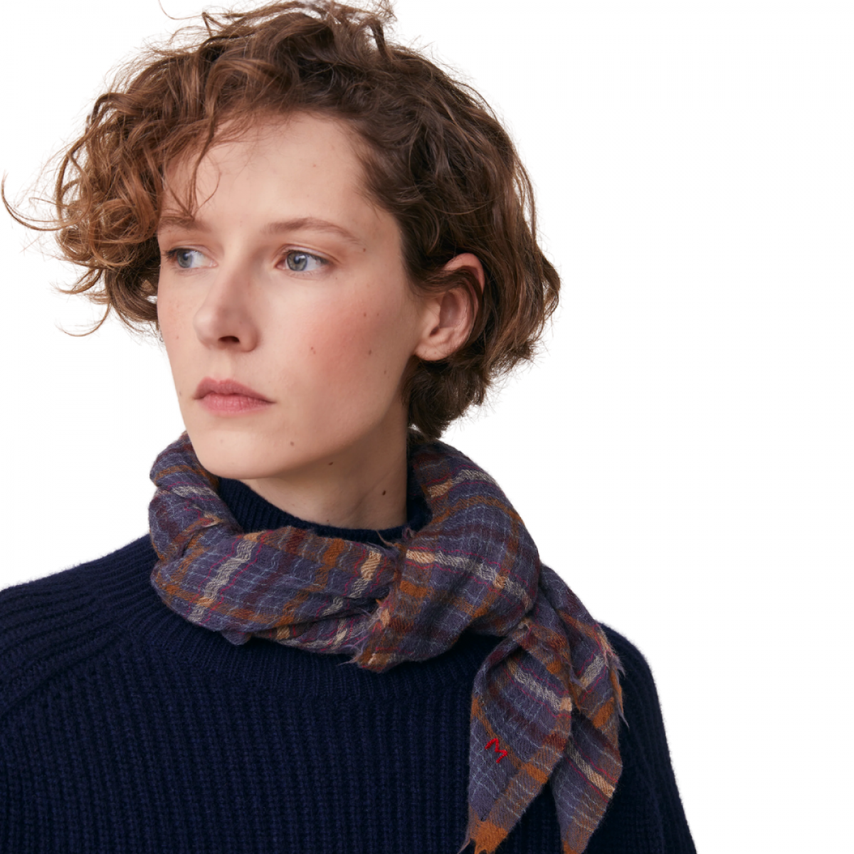 moismont scarf edimbourg no 800 henna - burgungdy - model look