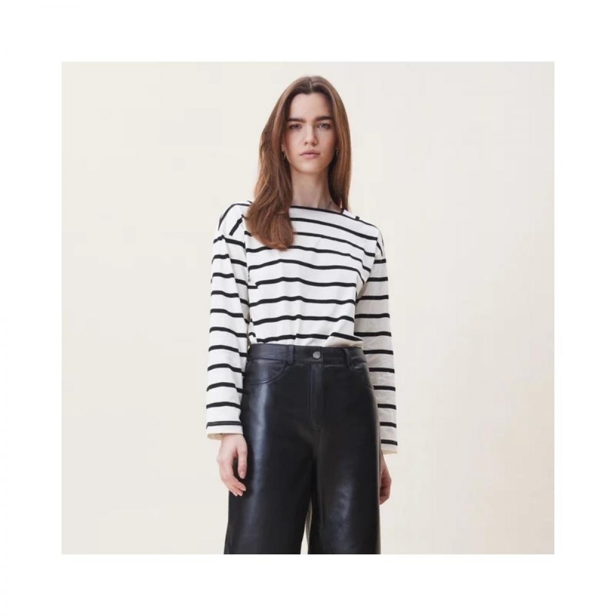 anni ls t-shirt - striped black - model front