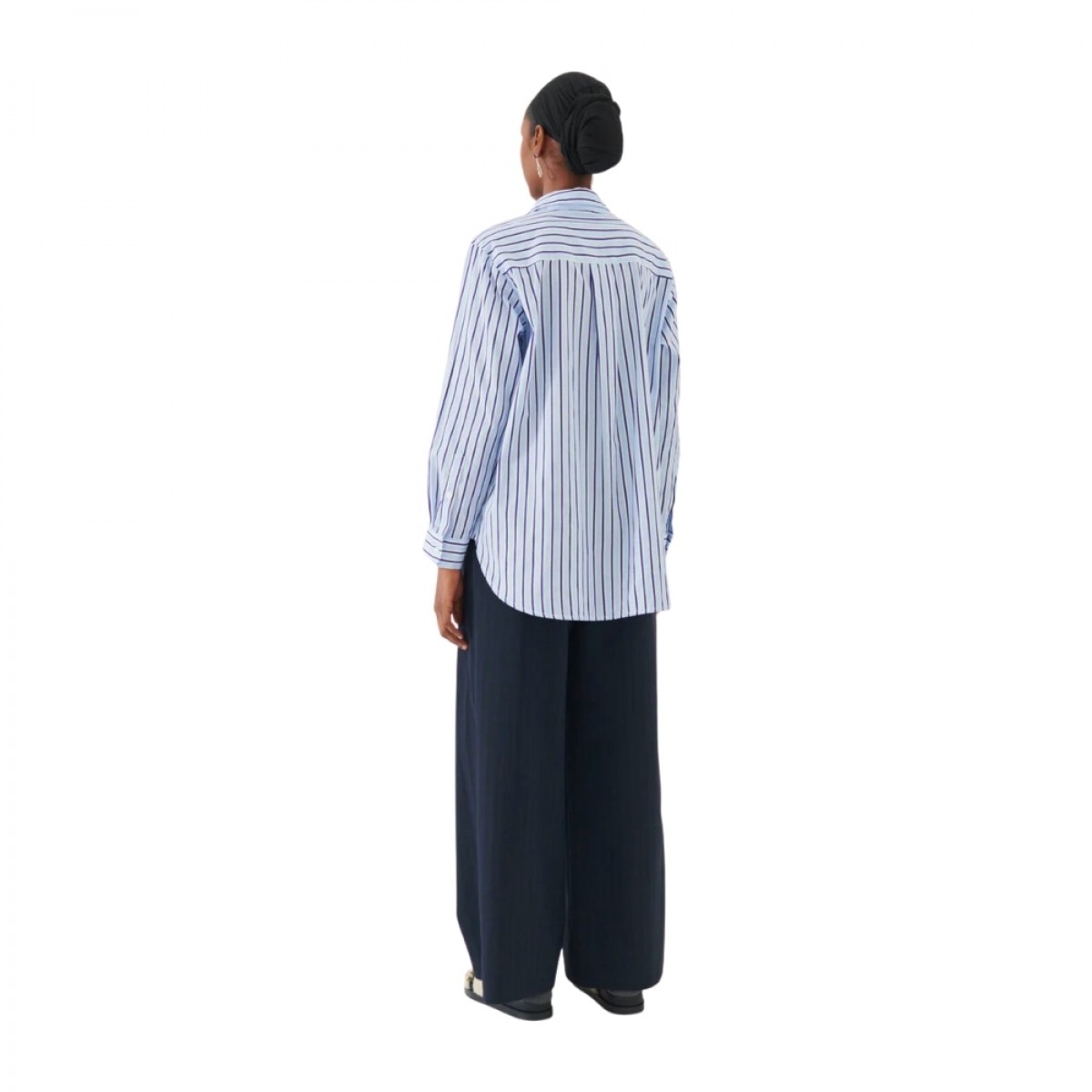 elotta shirt - blue stripe - model ryg