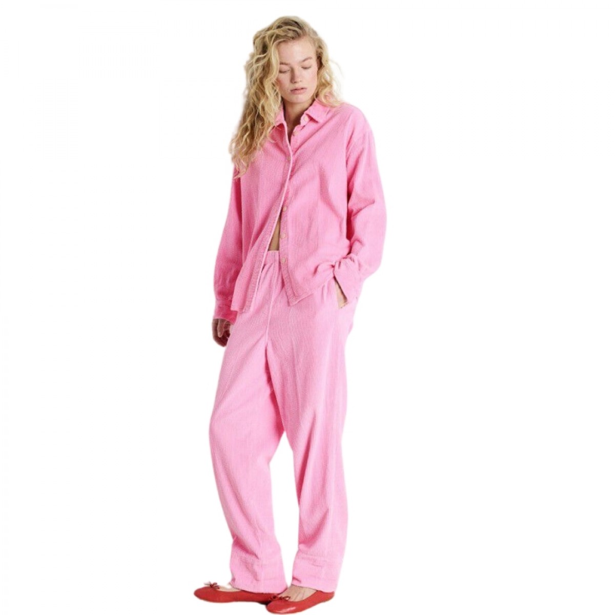 women padow shirt - vintage bubble gum - model look