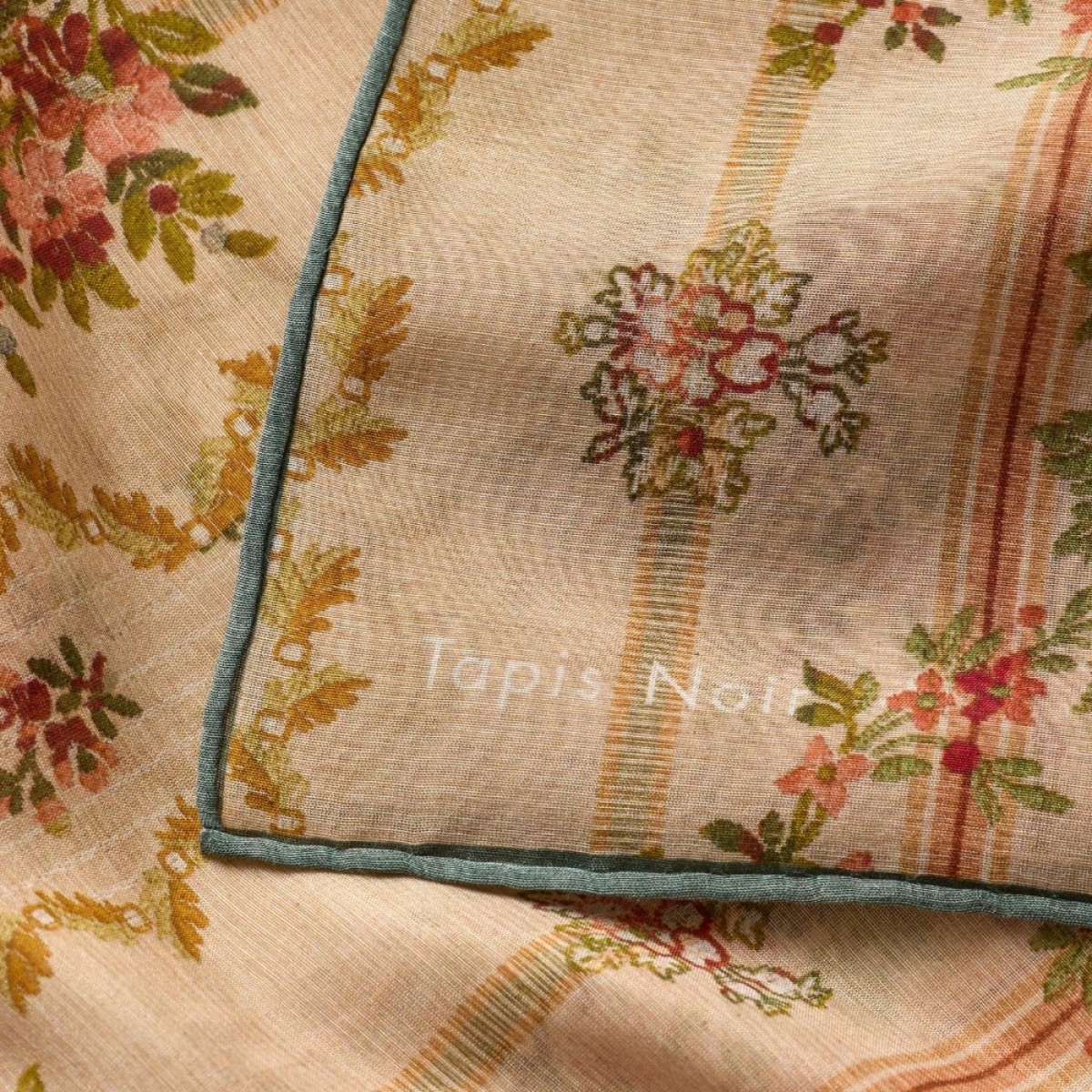 light pastel stripe scarf - beige - logo