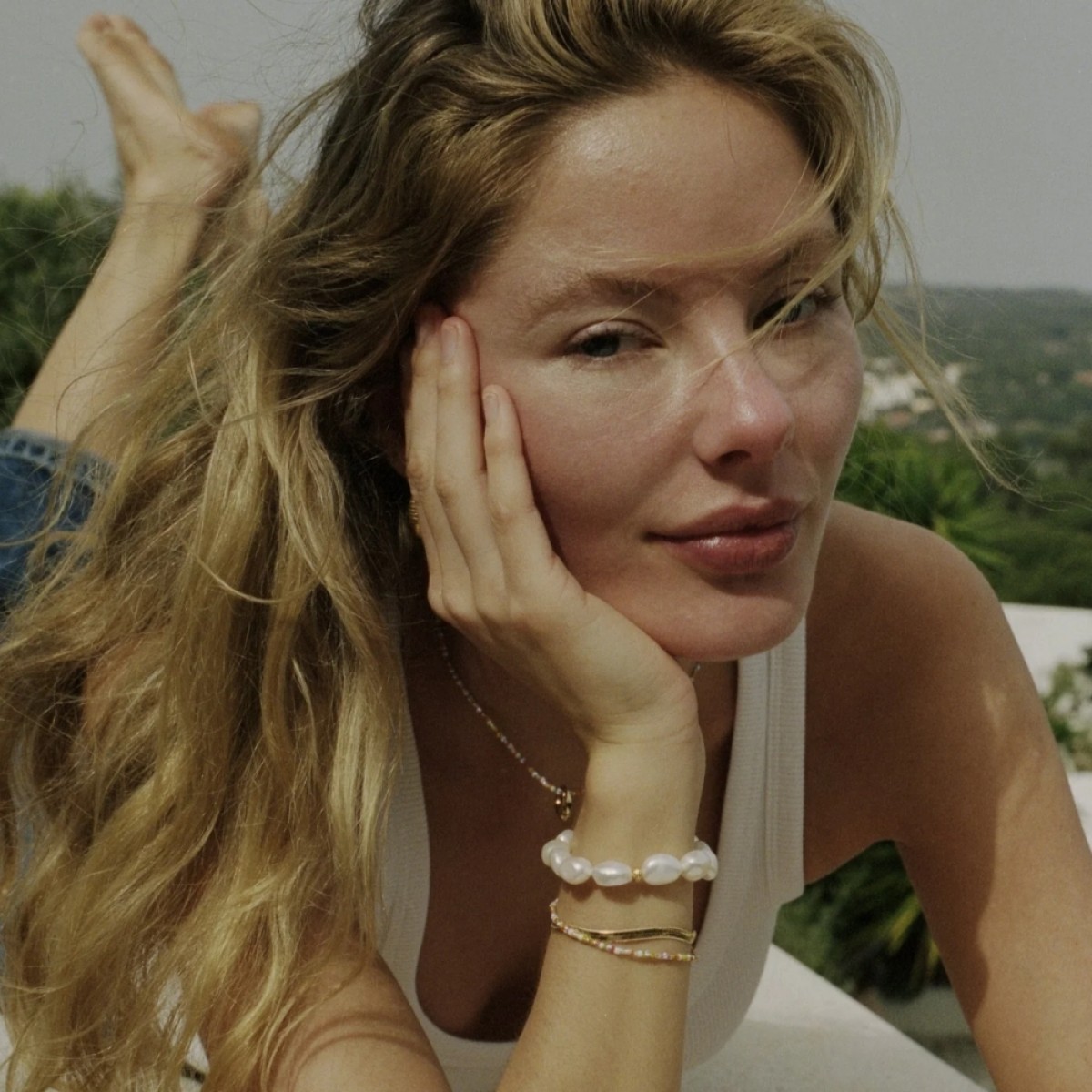 anni lu big stellar pearly bracelet - gold - model front