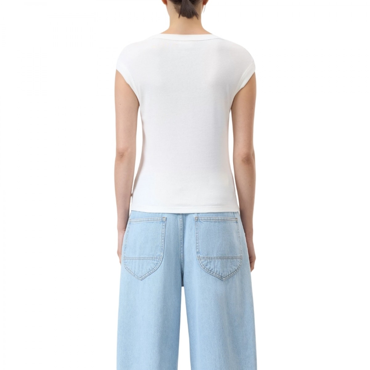 closed cap sleeve t-shirt - ivory - model ryg