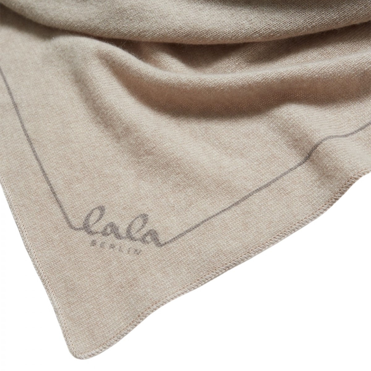 triangle solid logo m - dune beige - front