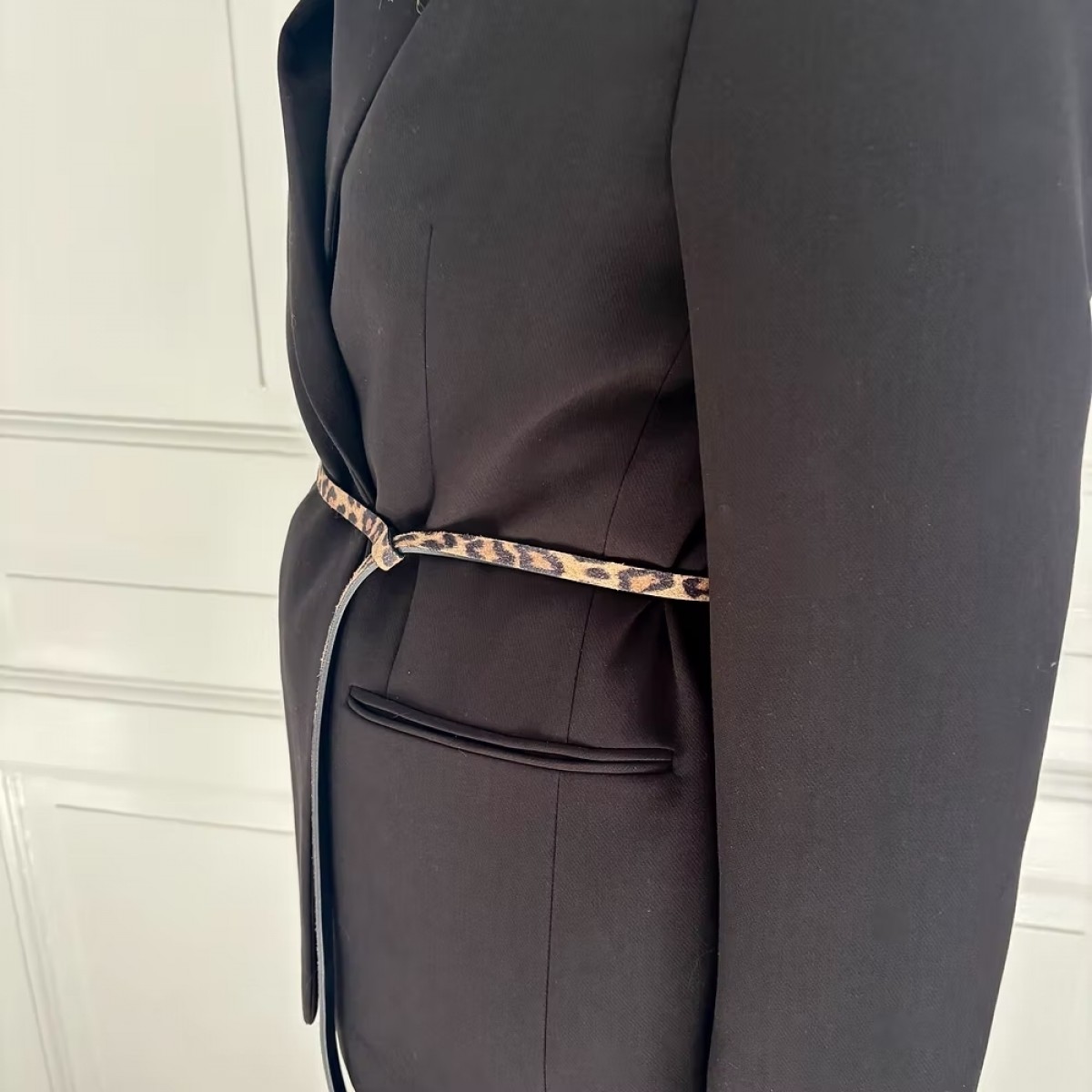 lili waist belt suede - leo - model fra siden 