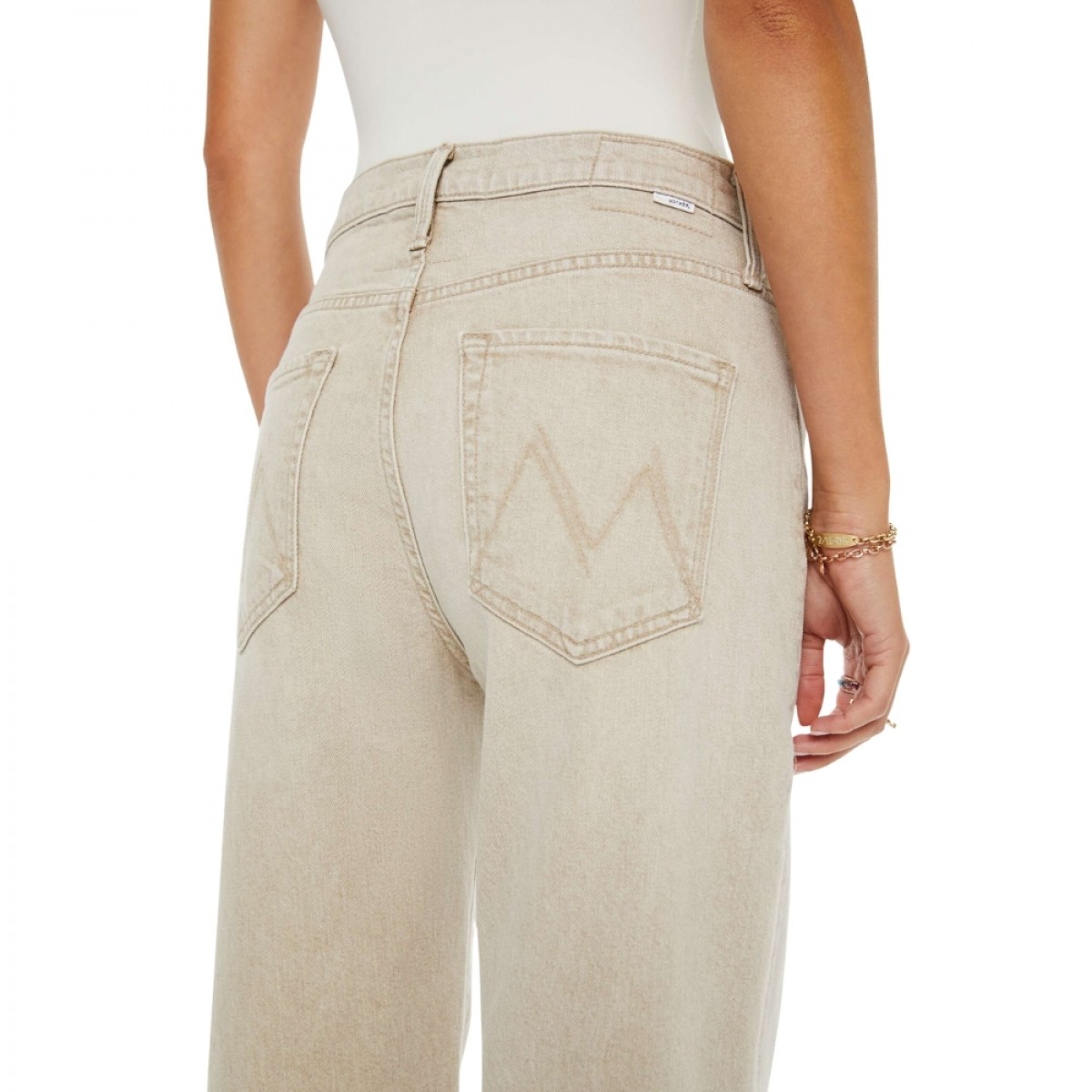 the undercover sneak - caramel - model bagfra 