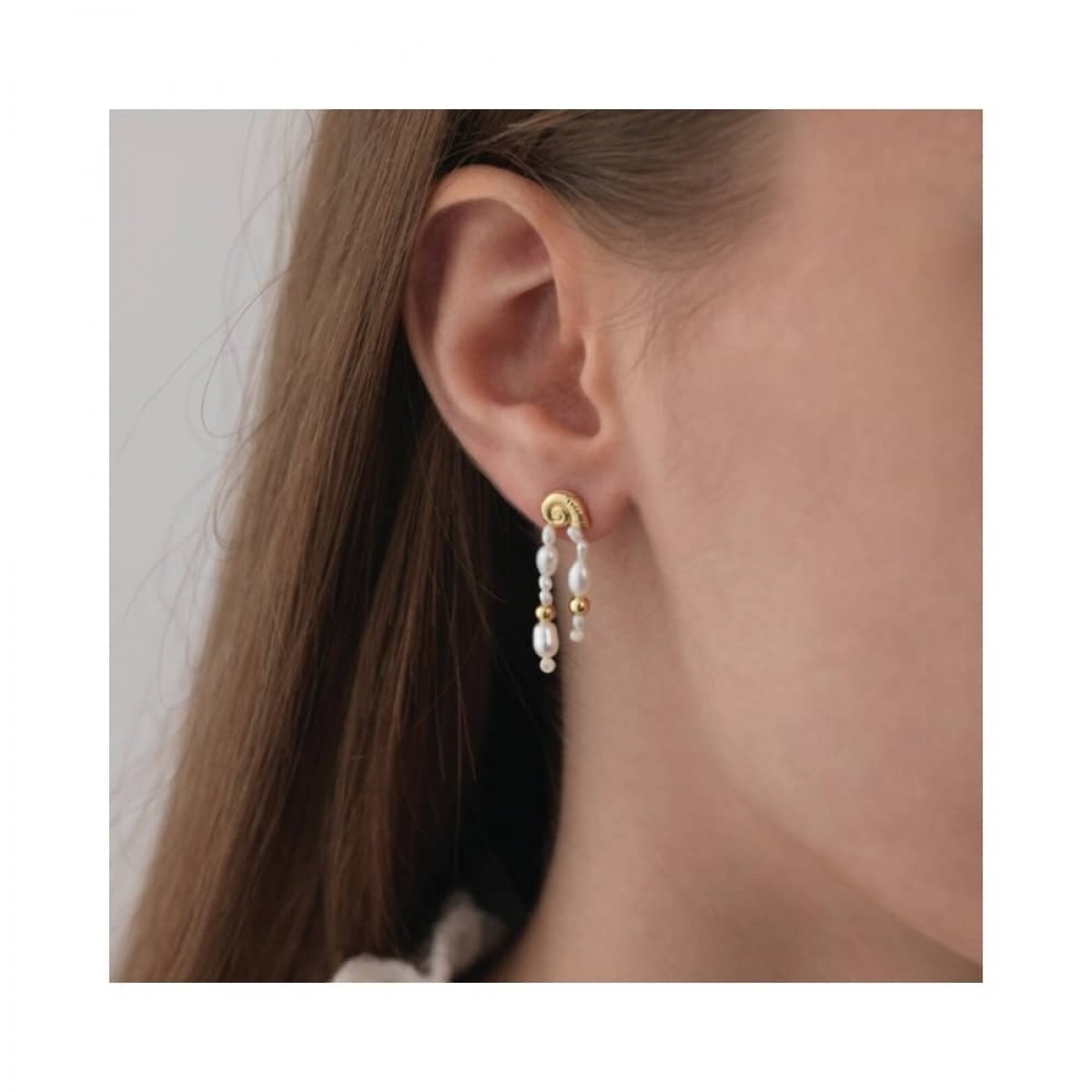 anni lu sprezzatura earrings - gold - model front