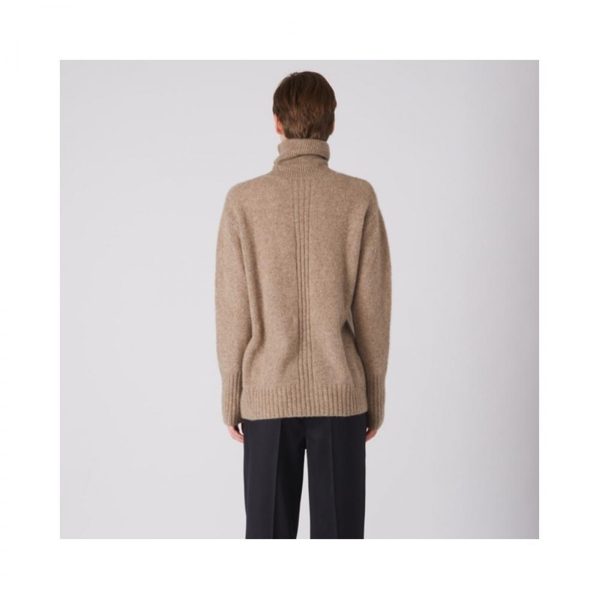 kata knit - nougat - model ryg
