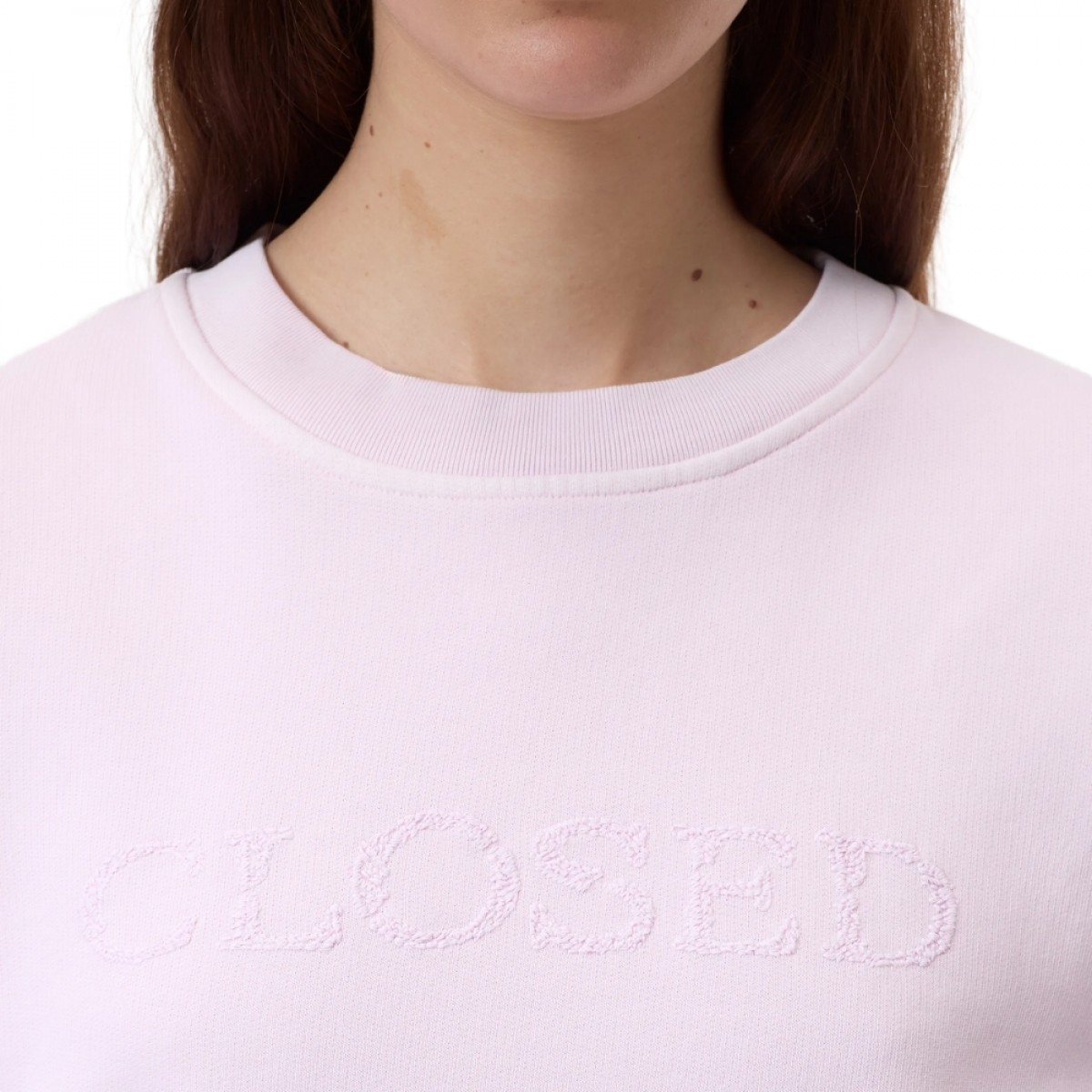 closed logo crewneck sweat - milkshake pink - model logo