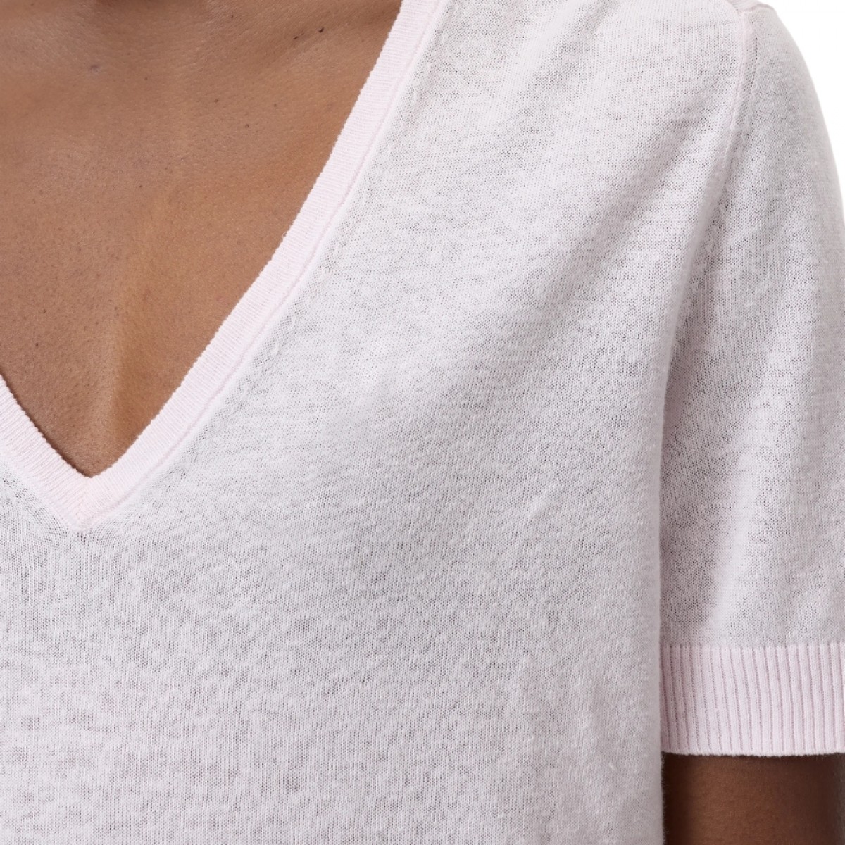 closed v-neck short sleeve knit - milkshake pink - hals
