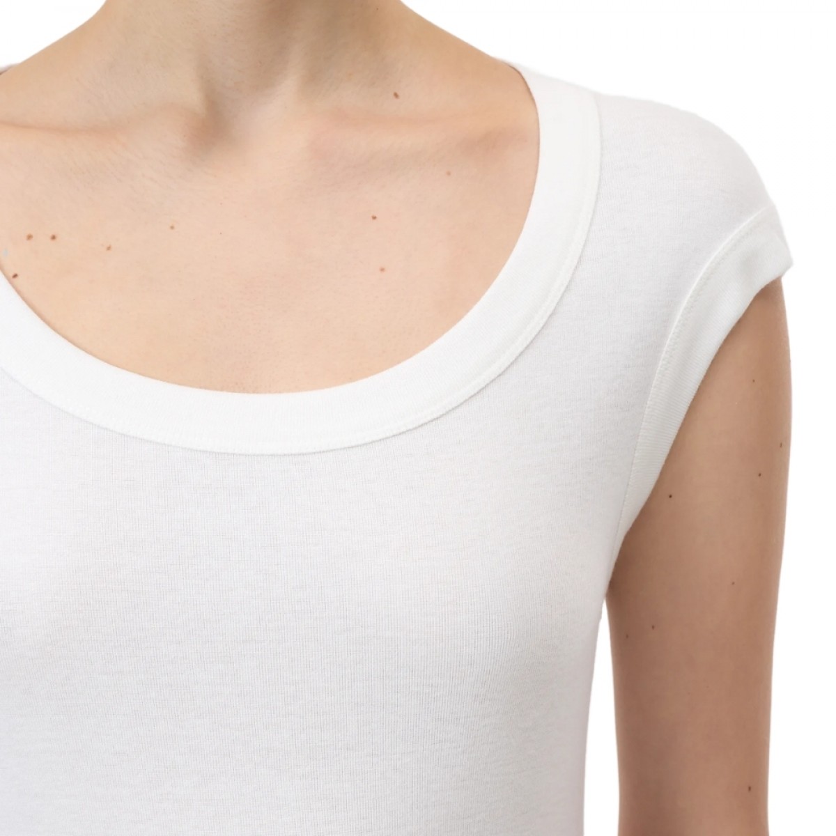 closed cap sleeve t-shirt - ivory - hals