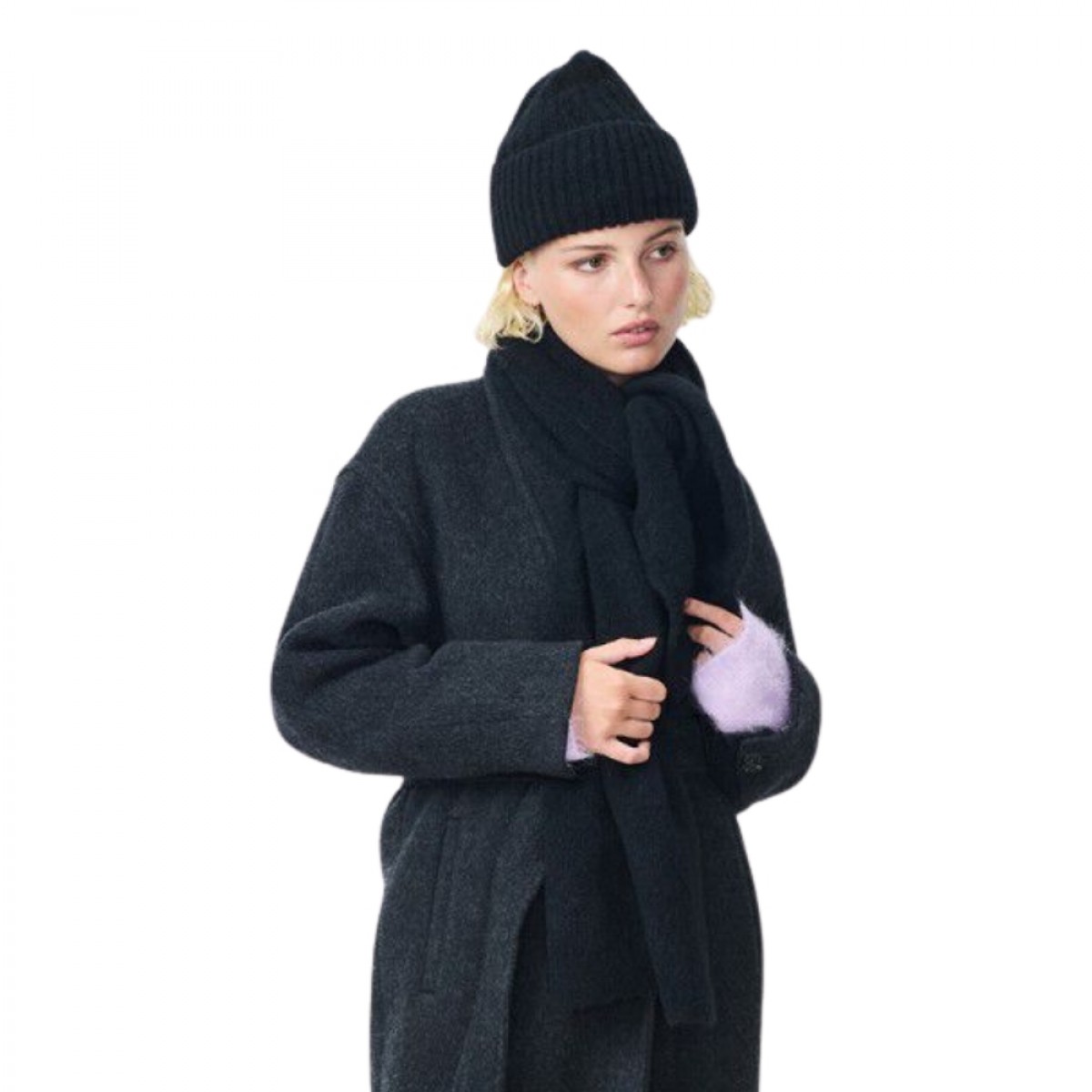  beanie east - black - model front