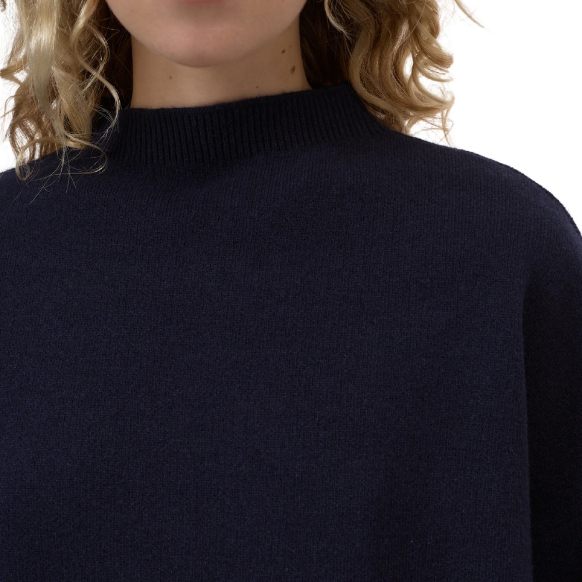 closed high neck long sleeve knit - dark night - hals