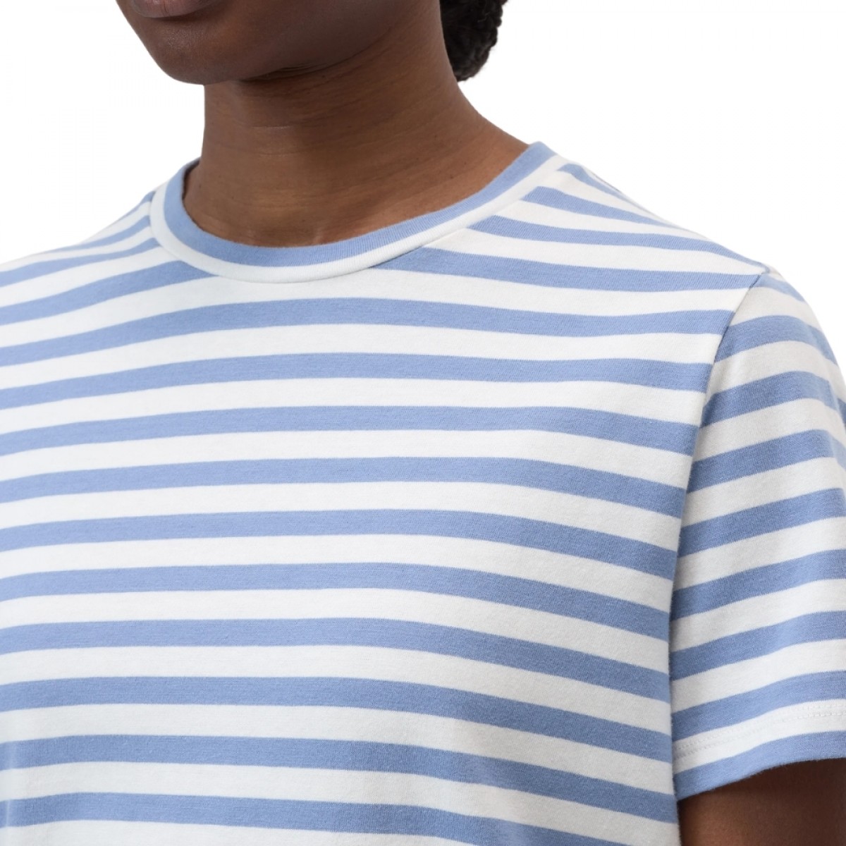 closed basic t-shirt - stone blue - hals 
