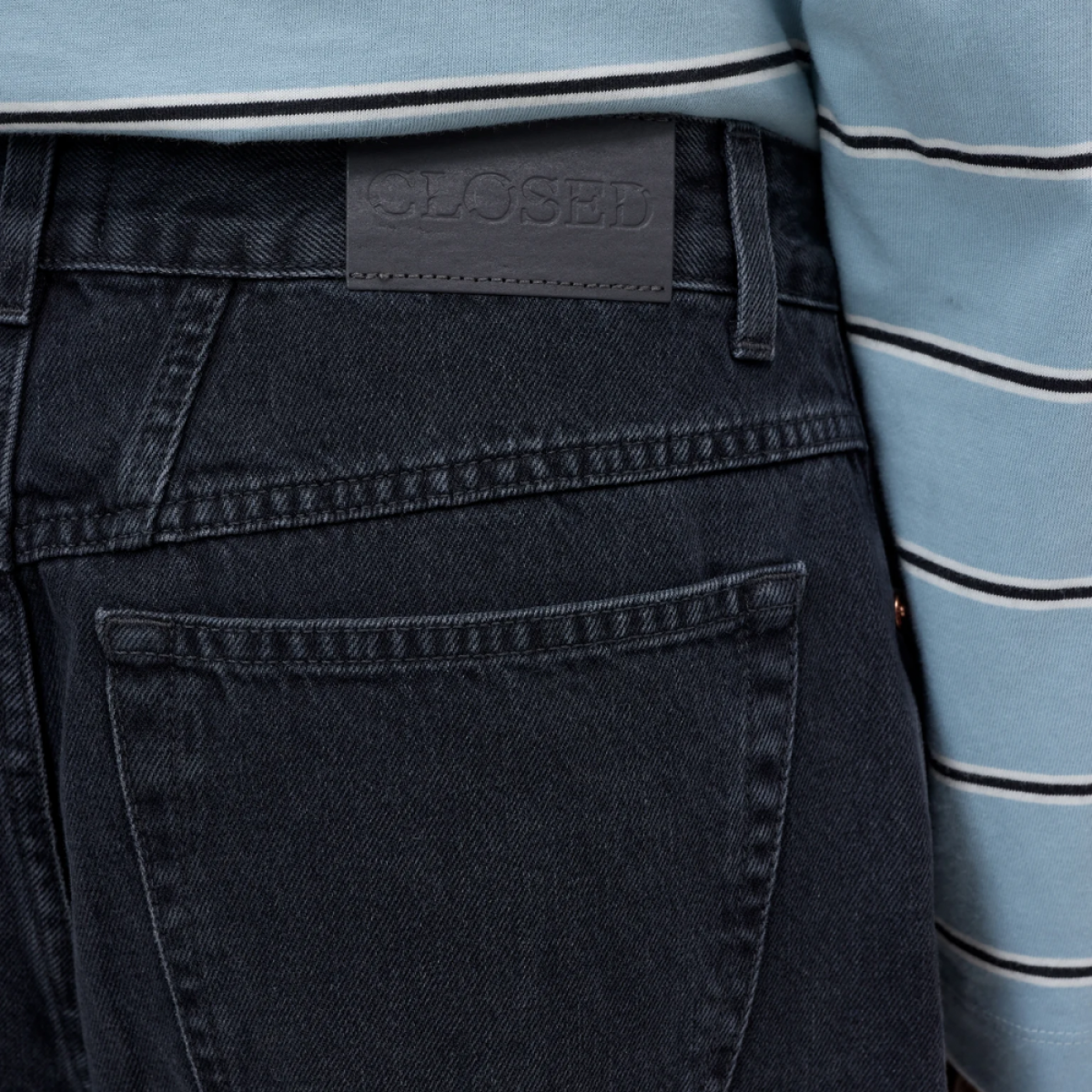 closed jazzie jeans - black - model logo