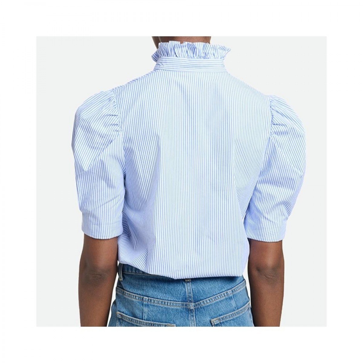 samuel shirt - blance blue - model ryg