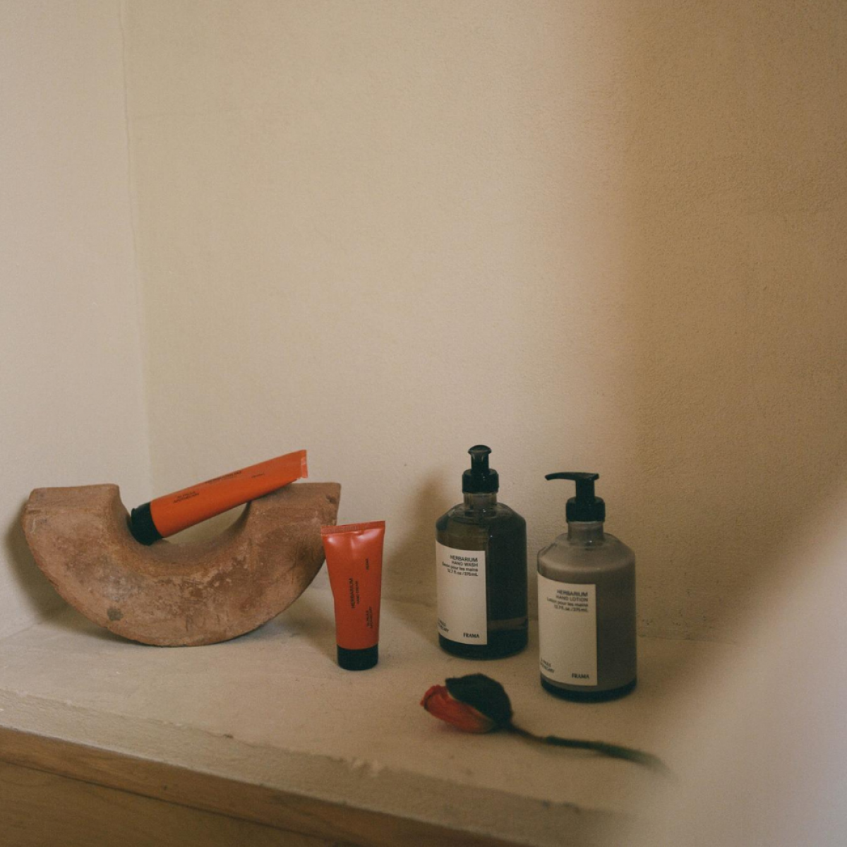 frama hand lotion - apothecary - look 2