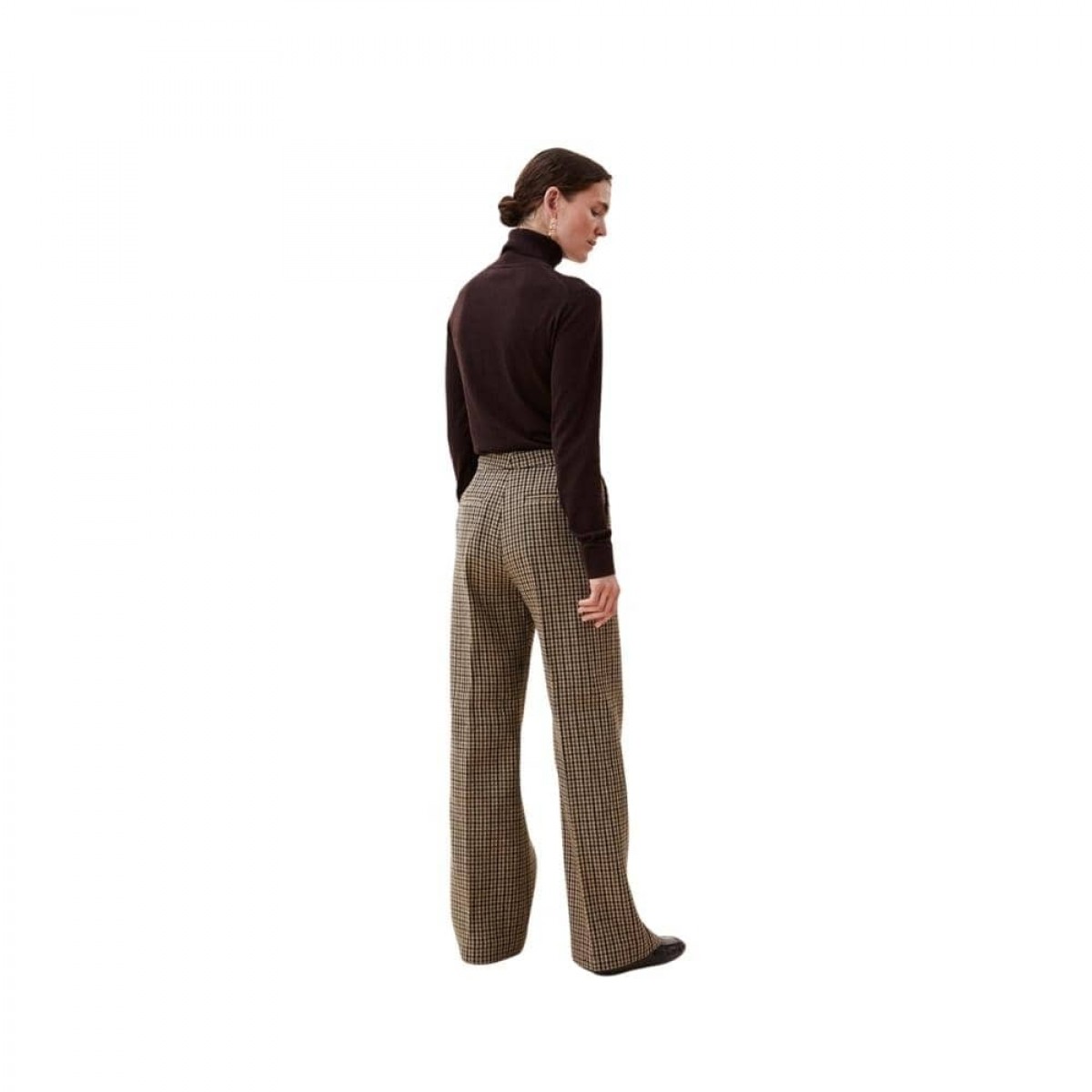 lea pants - brown - model bag