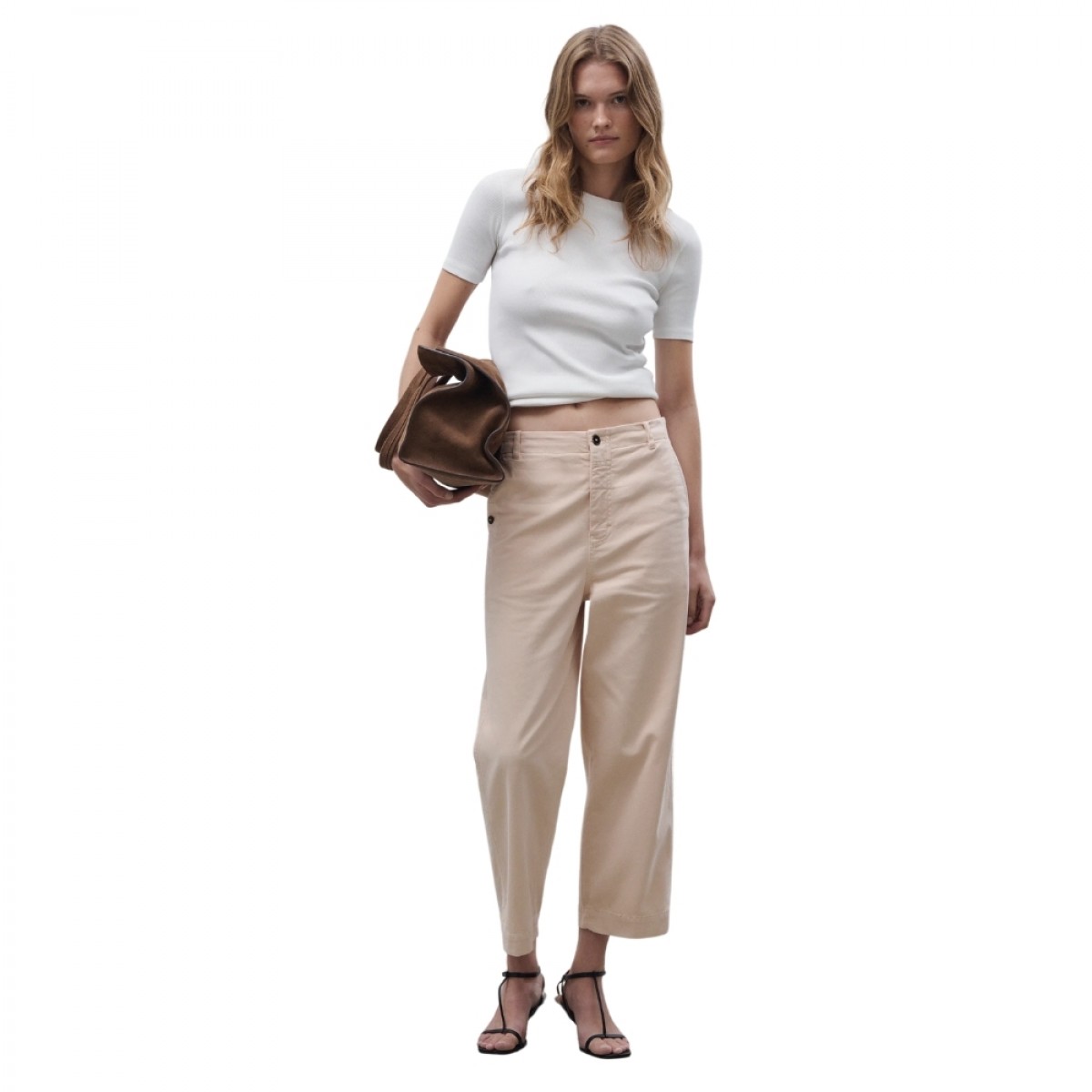closed rovea jeans - dusty rose - model look