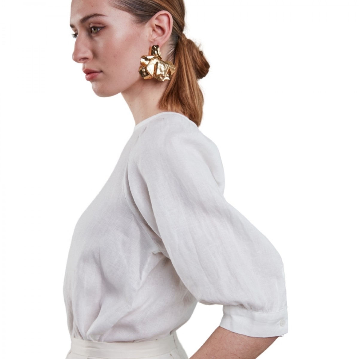 carmen blouse - white - model fra siden 