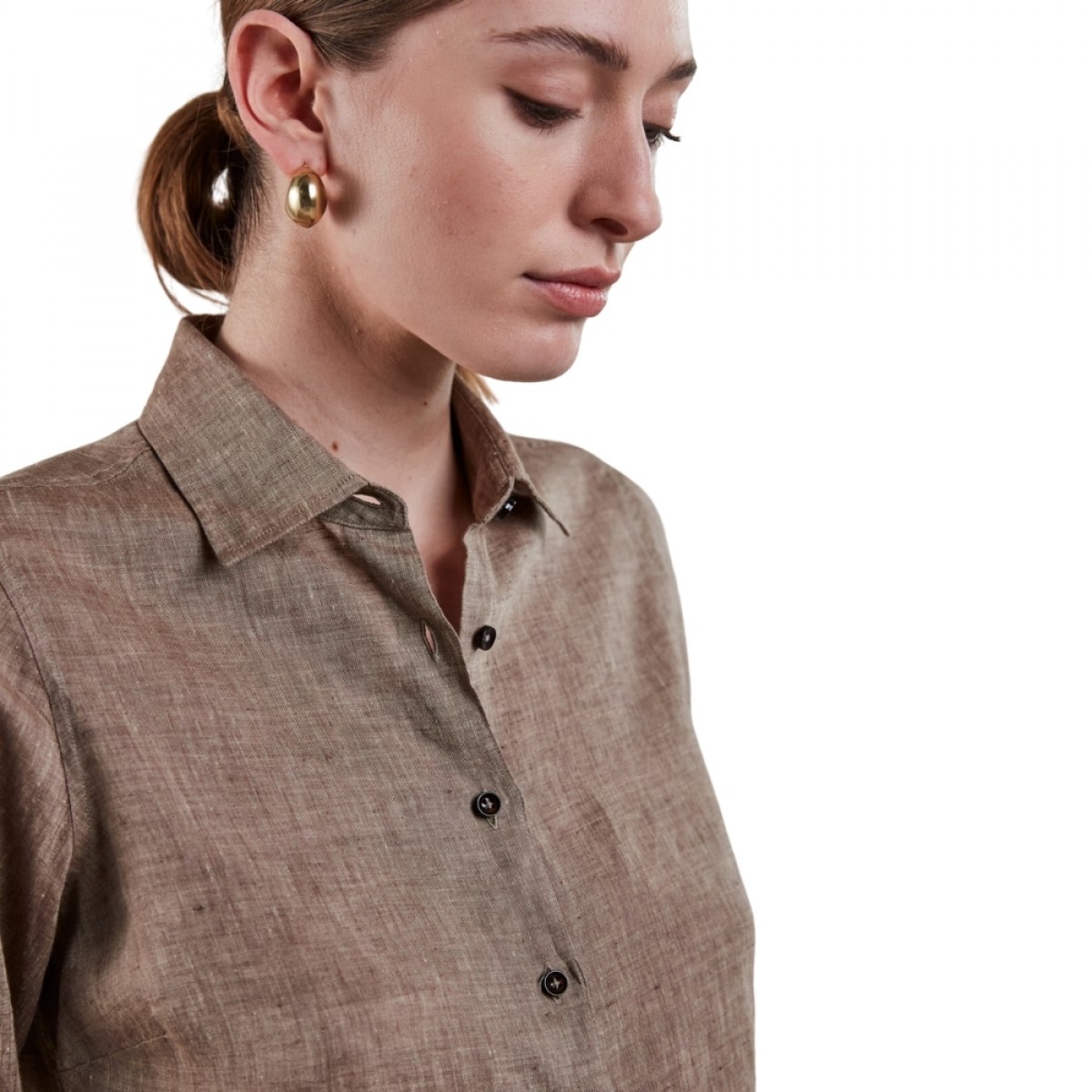 sofie linen shirt - light brown - model look
